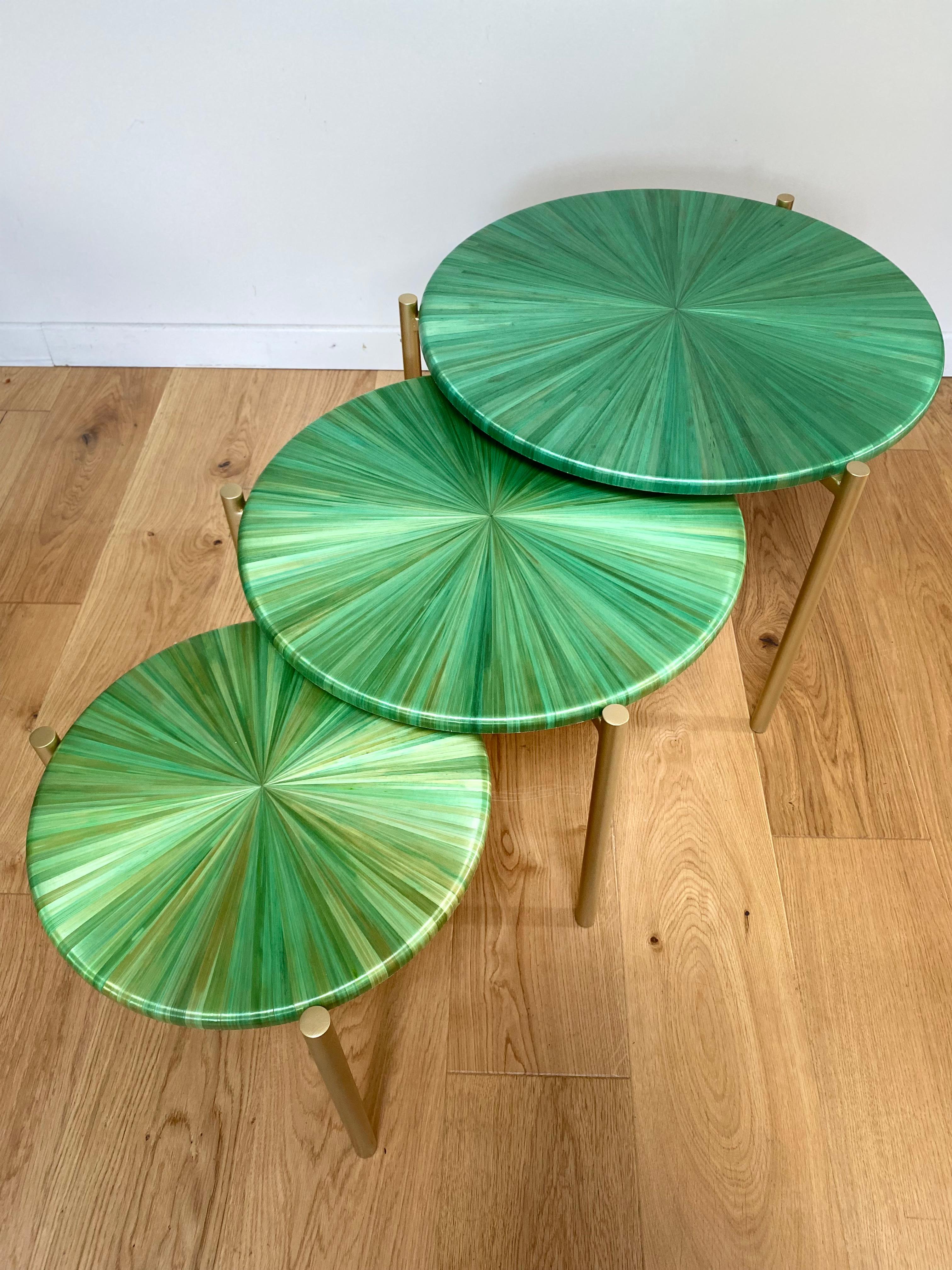 Hand-Crafted Tables gigognes Soleils verts For Sale