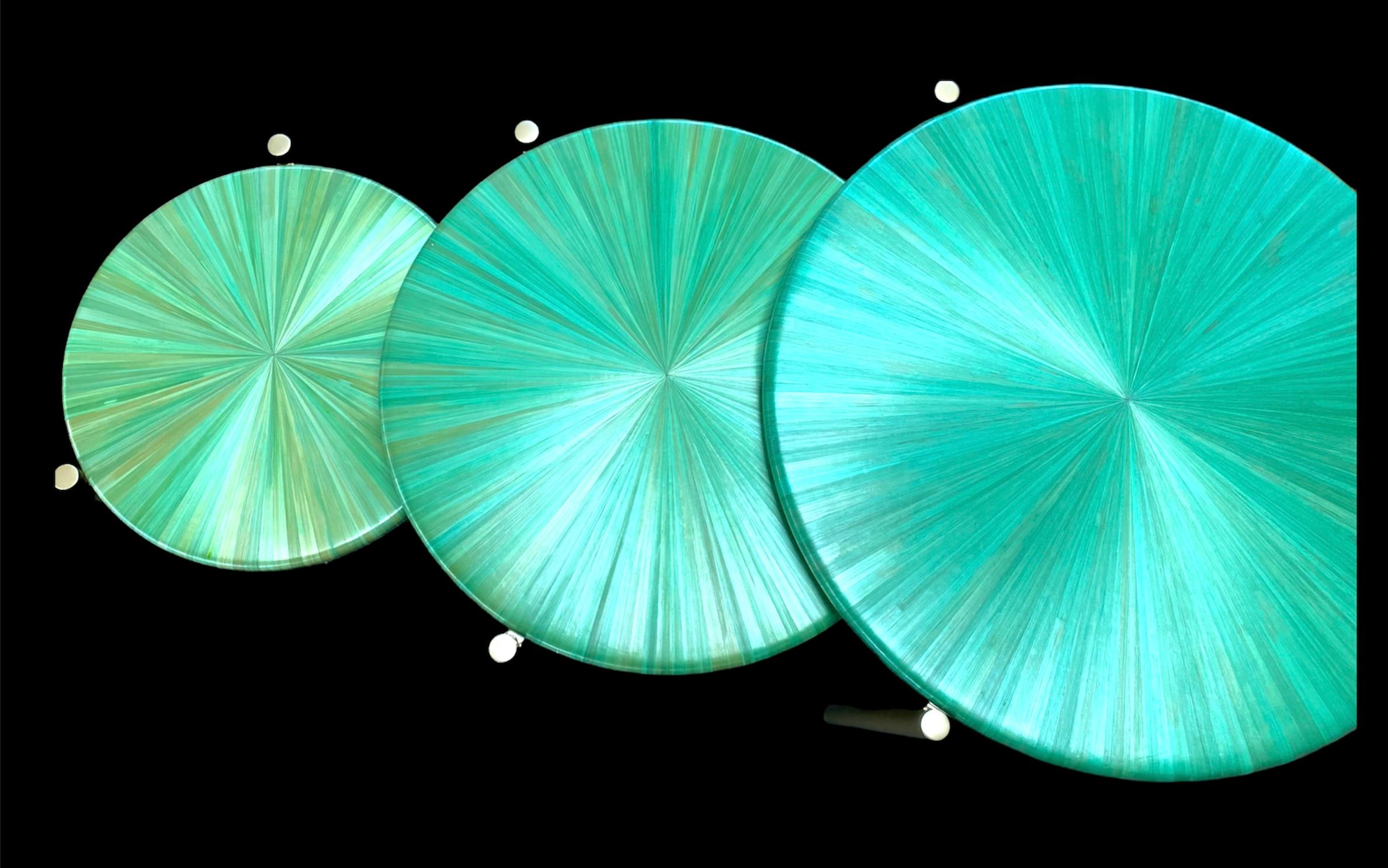 Tische gigognes Soleils verts (21. Jahrhundert und zeitgenössisch) im Angebot