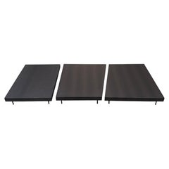 Tische, niedriges modulares Design, Stein Eiche Furnierholz, Stahlfüße aus Rotguss, Italien