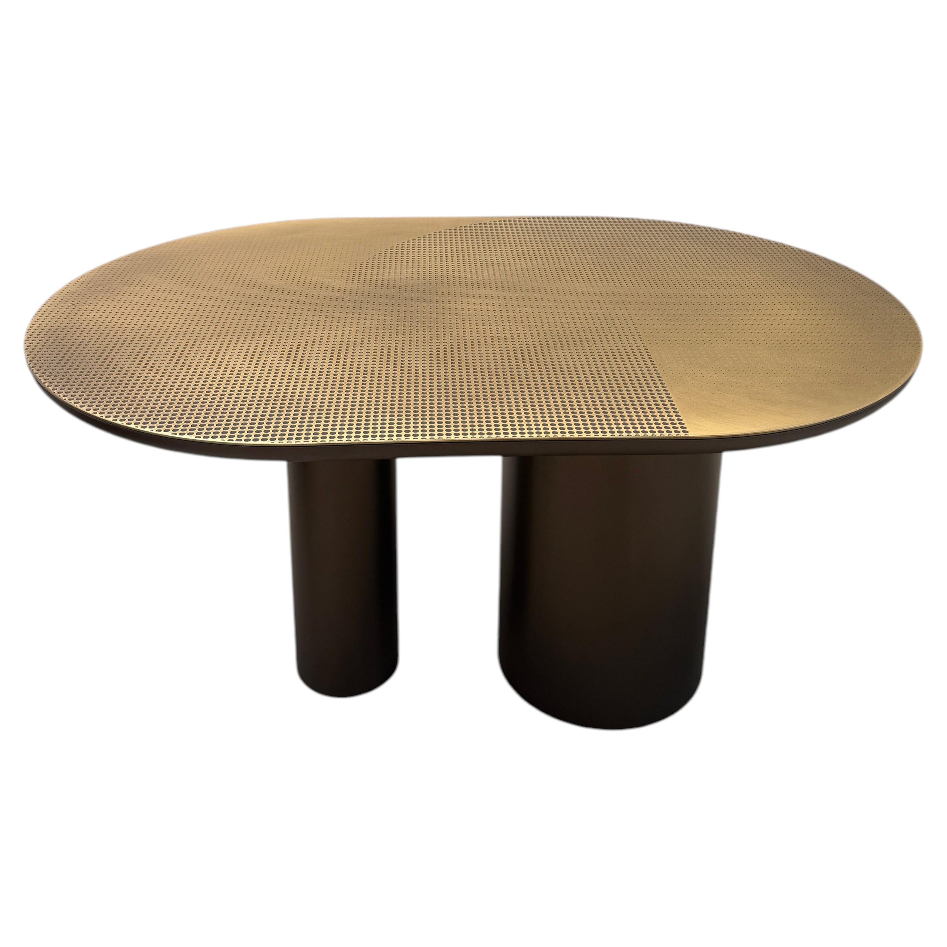 Tables, laiton sculptural, surfaces à motifs graphiques, table d'appoint basse, Italie en vente