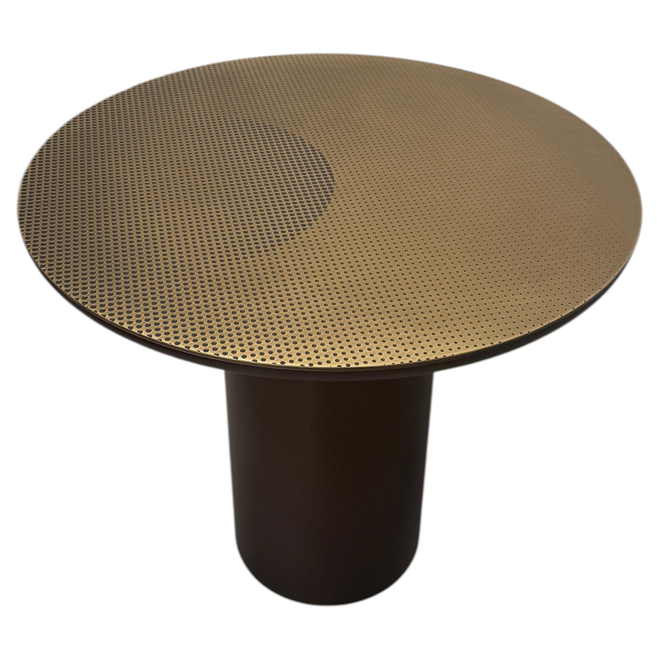 Tables, laiton sculptural, surfaces à motifs graphiques, table d'appoint basse, Italie en vente