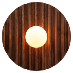 Applique Tablet 12 Ripple di Tomnuk Design, vetro soffiato e noce