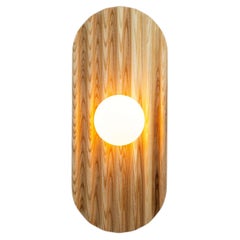 Wandleuchte „Tablet 16 Ripple“ von Tomnuk Design, mundgeblasenes Glas und Walnussholz