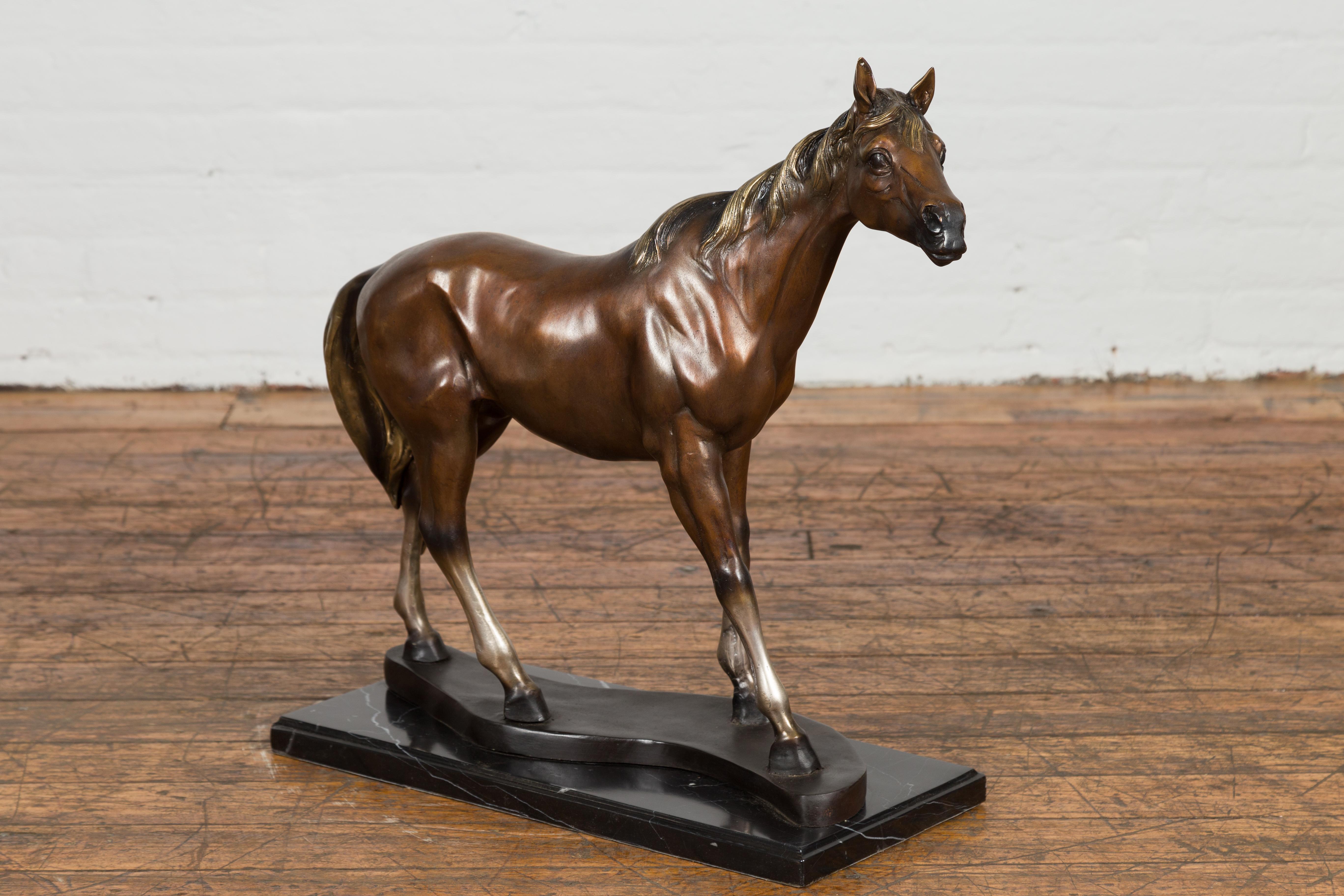 Sculpture de table contemporaine en bronze représentant un cheval en vente 10