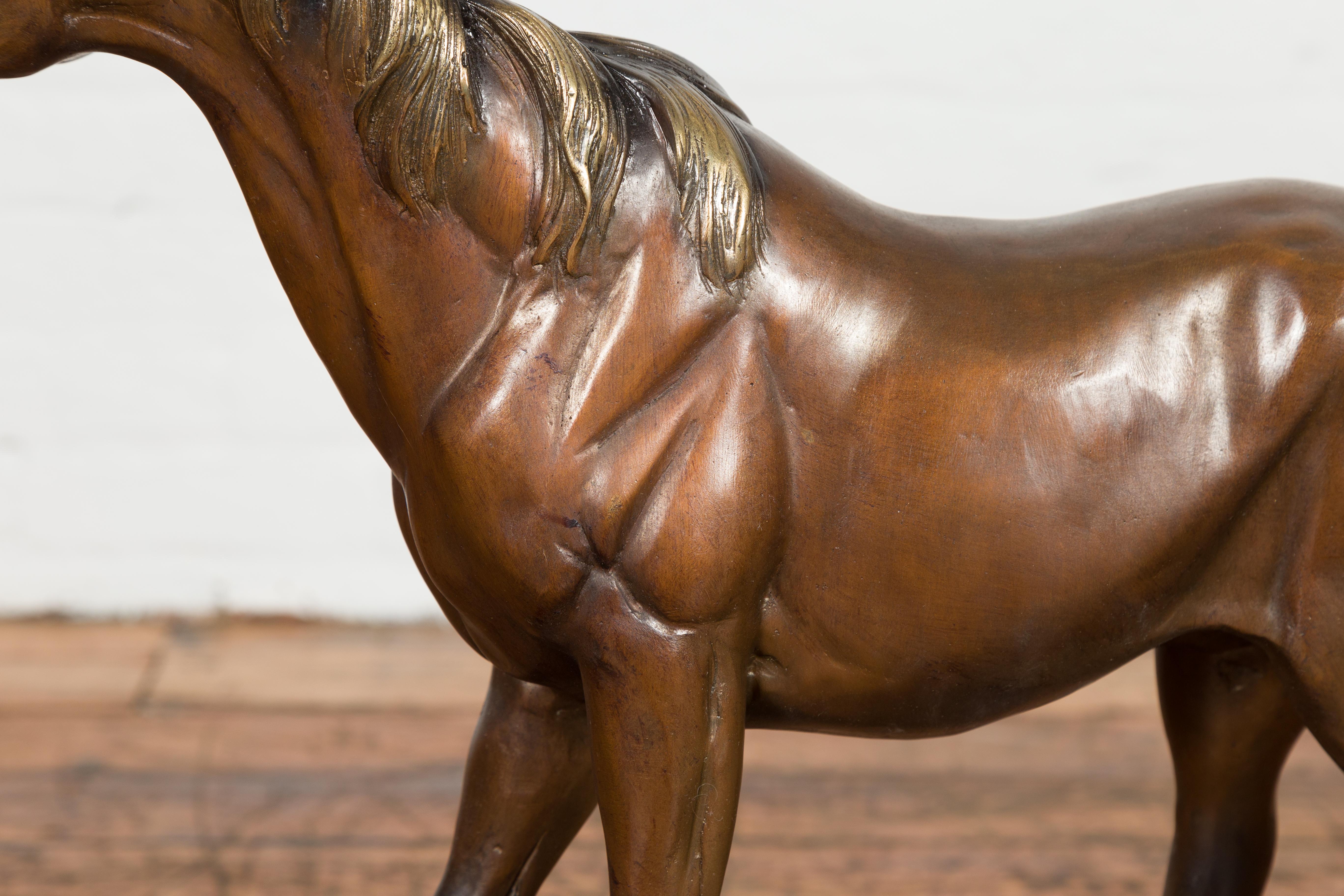 Bronze Sculpture de table contemporaine en bronze représentant un cheval en vente
