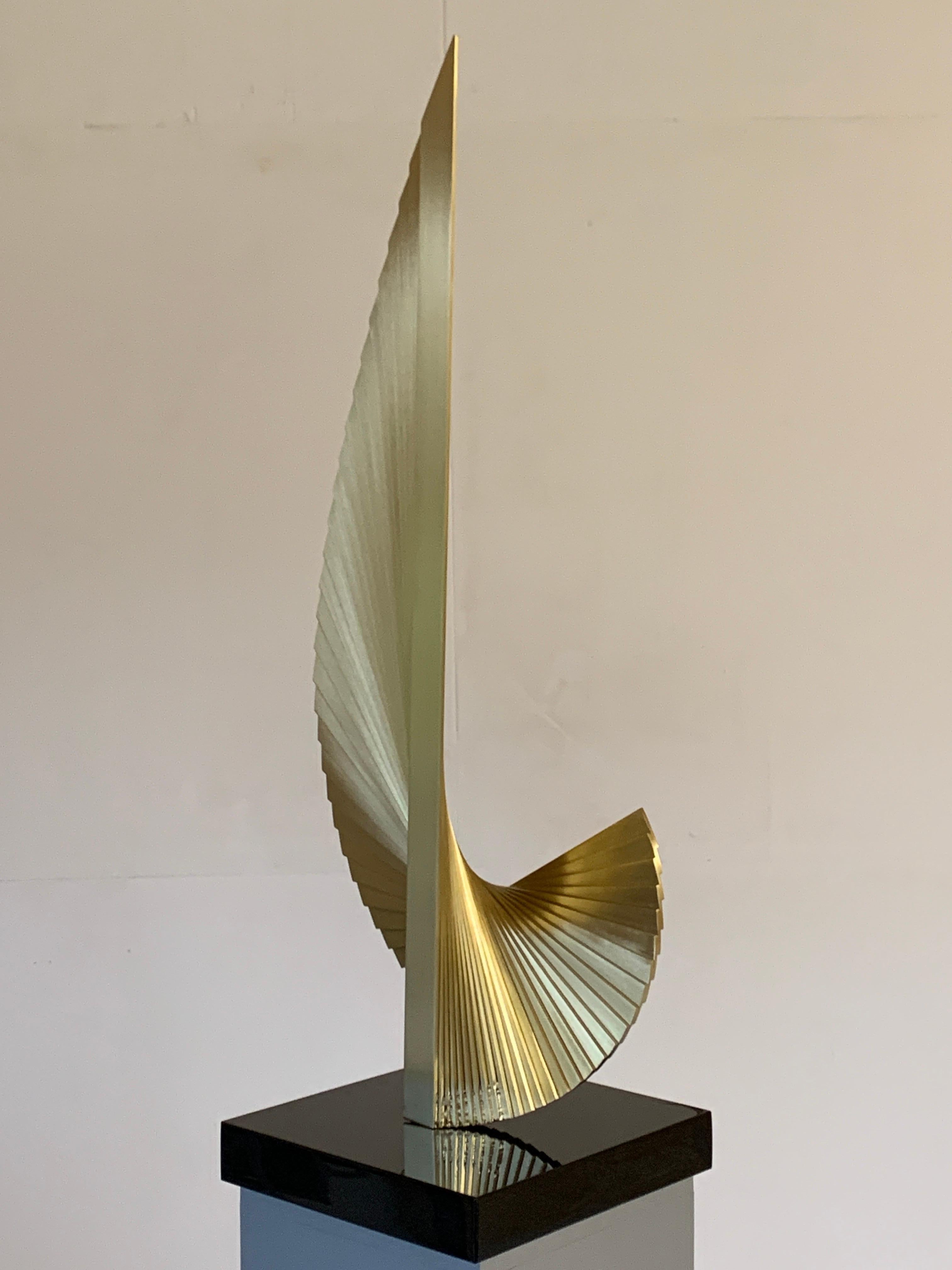 'Aurora' by British sculptor Thomas Joynes is based on the Golden Ratio, with perfectly proportioned flowing curves. The original concept was developed as part of a commission for The Crown Estate in London, where it was displayed in a foyer with a