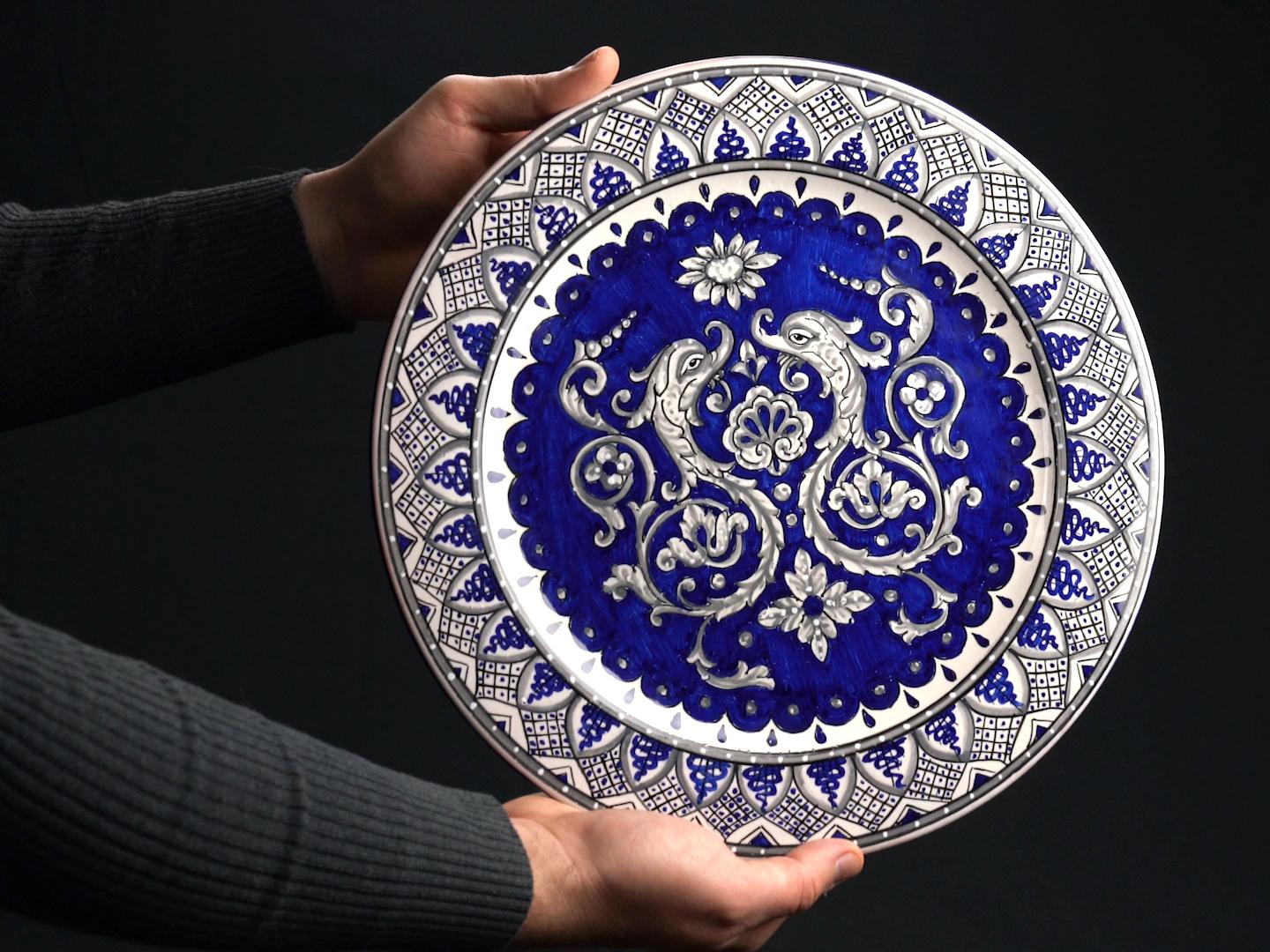 Tischgeschirr-Set aus Keramik, Servierschale, Servierplatten, blaue Majolika  (Handgefertigt) im Angebot