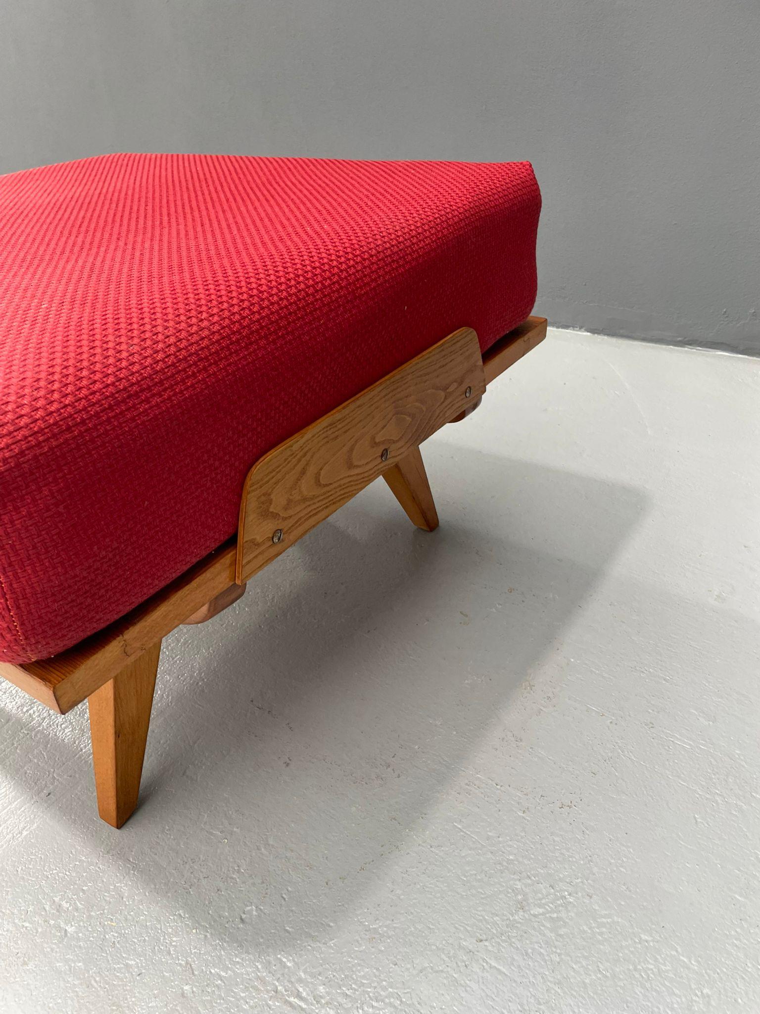 Tabouret de František Jirák para Tatra Nábytok, años 60 en venta 8