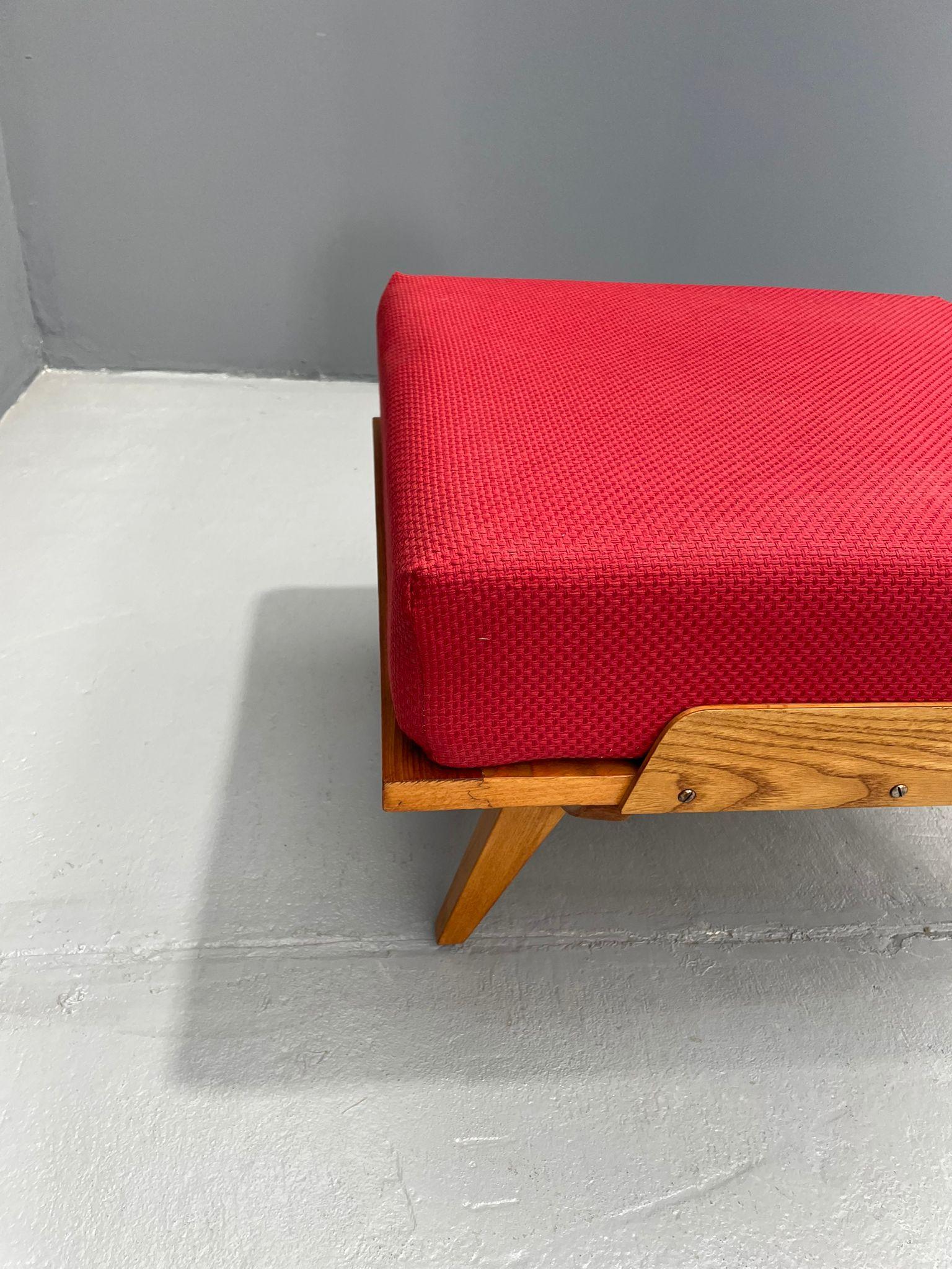 Tabouret de František Jirák para Tatra Nábytok, años 60 Madera en venta
