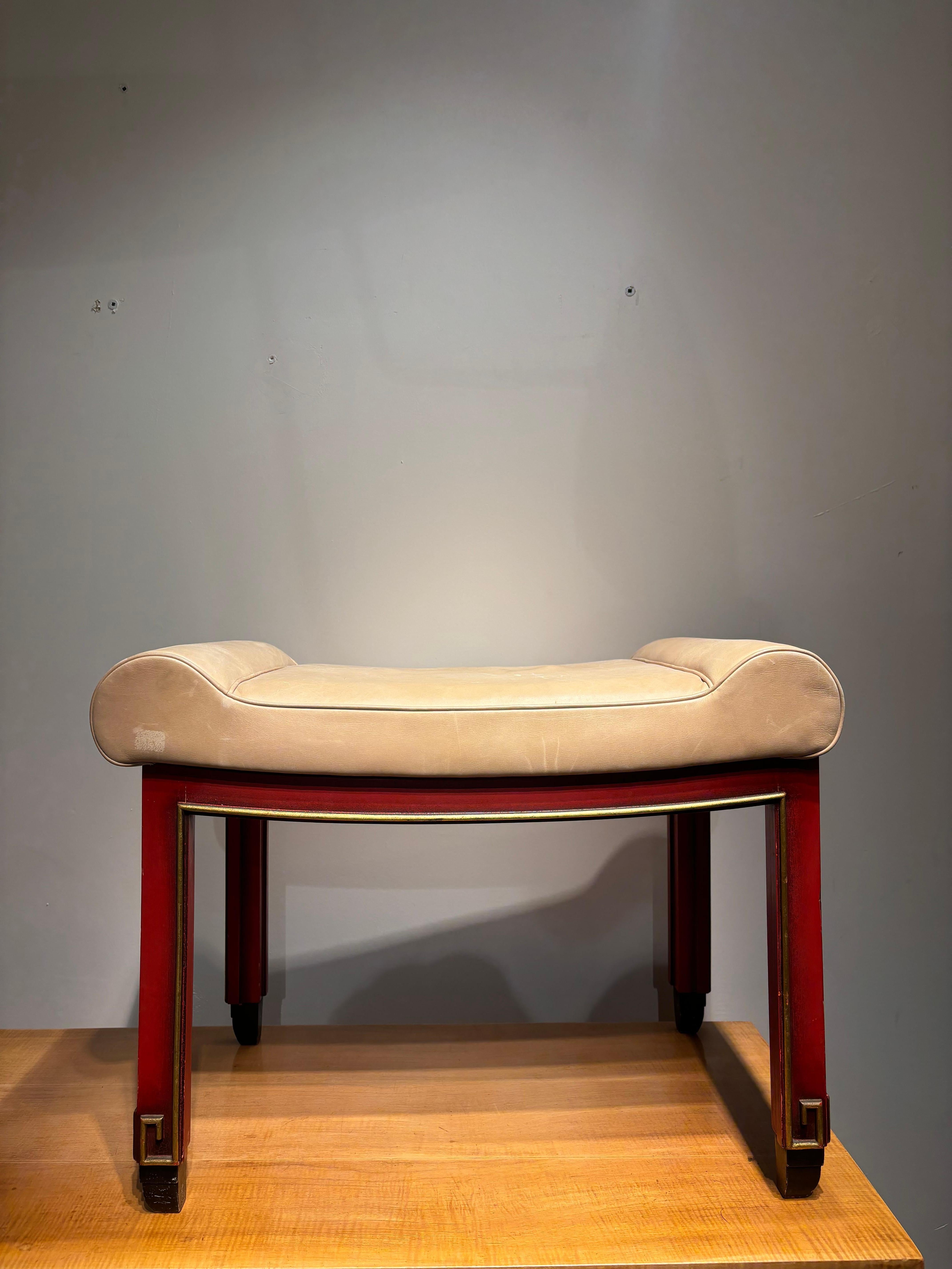 Charmant tabouret dans le gout de Marcel Coard ou des grandes maisons de décorations. 
