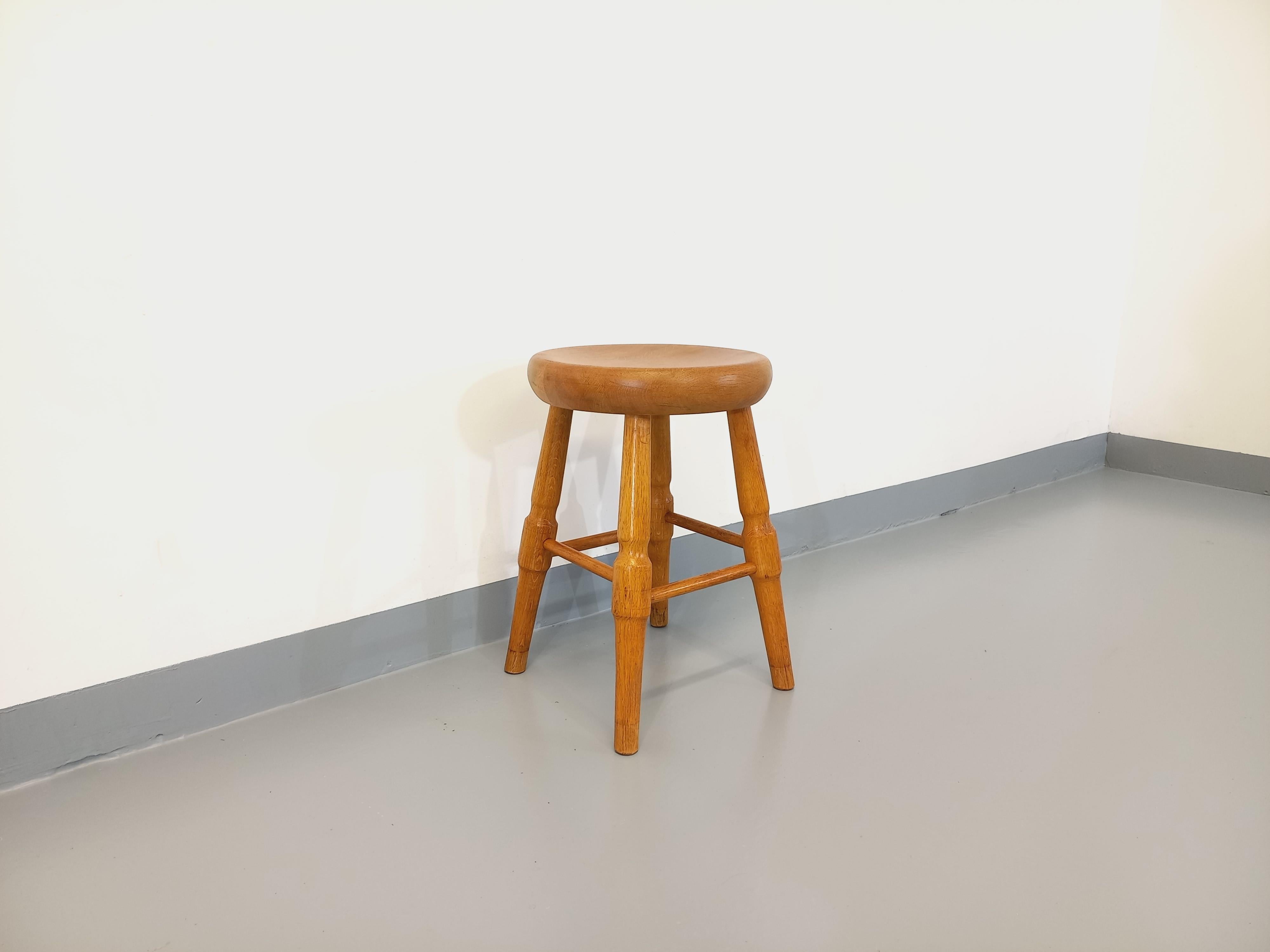 Wood Tabouret vintage en chêne massif des années 50 60 For Sale