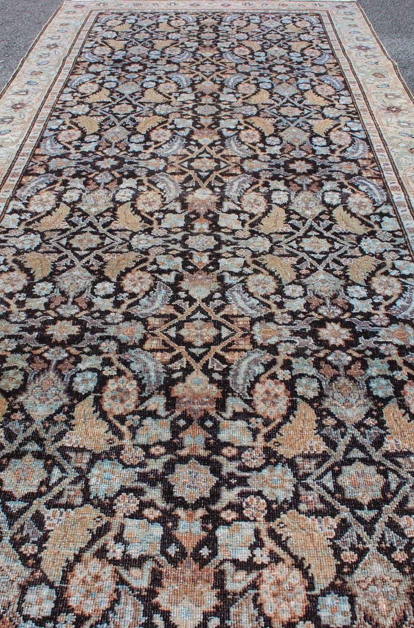 Début du 20ème siècle Tapis de couloir persan ancien multicolore Tabriz avec motif Herati sur fond noir en vente