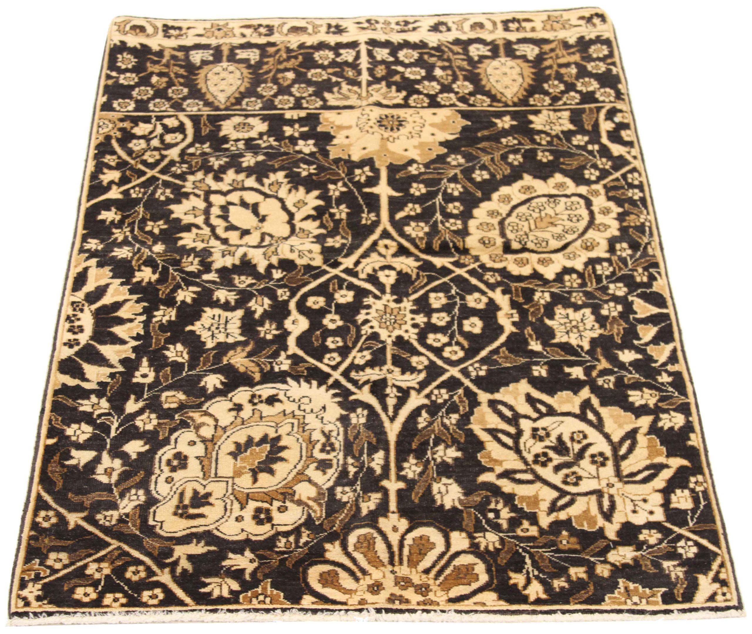 Scopri l'eleganza di questo tappeto Tabriz unico nel suo genere, caratterizzato da tappeti CIRCA del 1990. Progettato con una meticolosa attenzione ai dettagli, questo design esclusivo è perfetto per valorizzare il tuo spazio.