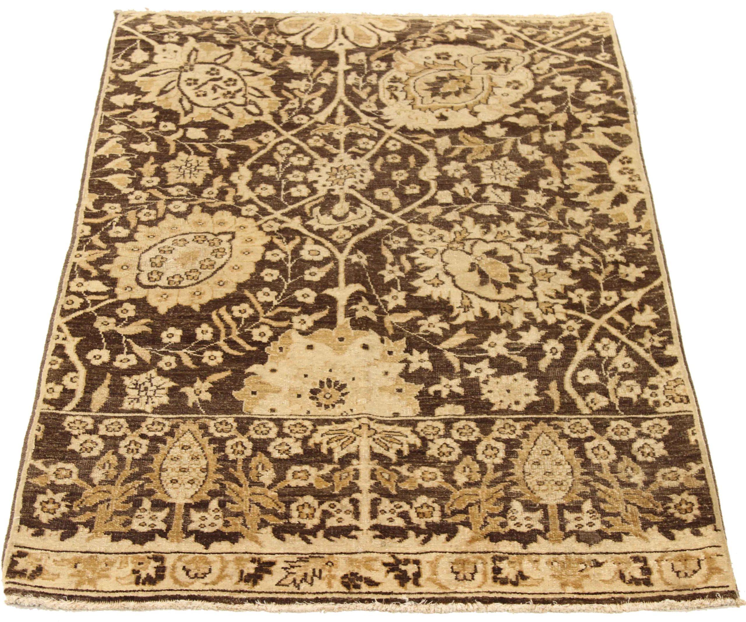 Scopri l'eleganza di questo tappeto Tabriz unico nel suo genere, caratterizzato da tappeti CIRCA del 1990. Progettato con una meticolosa attenzione ai dettagli, questo design esclusivo è perfetto per valorizzare il tuo spazio.