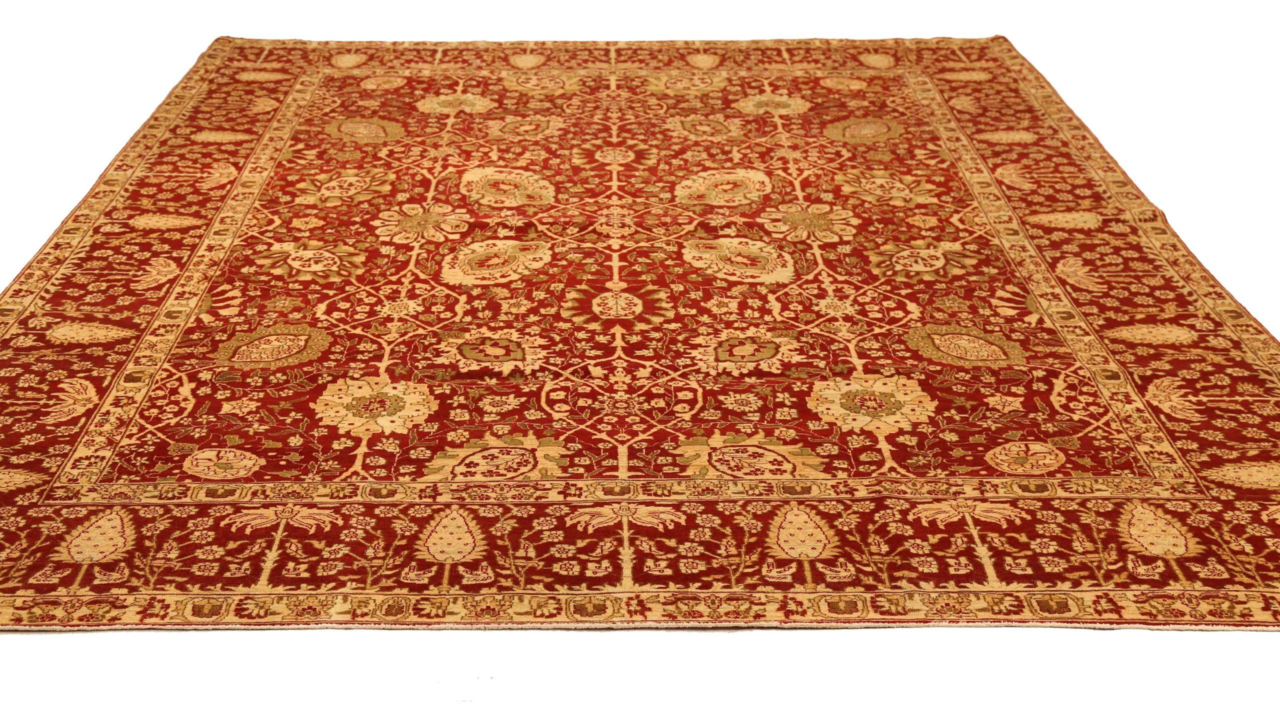 Scopri l'eleganza di questo tappeto Tabriz unico nel suo genere, caratterizzato da tappeti CIRCA del 1990. Progettato con una meticolosa attenzione ai dettagli, questo design esclusivo è perfetto per valorizzare il tuo spazio.