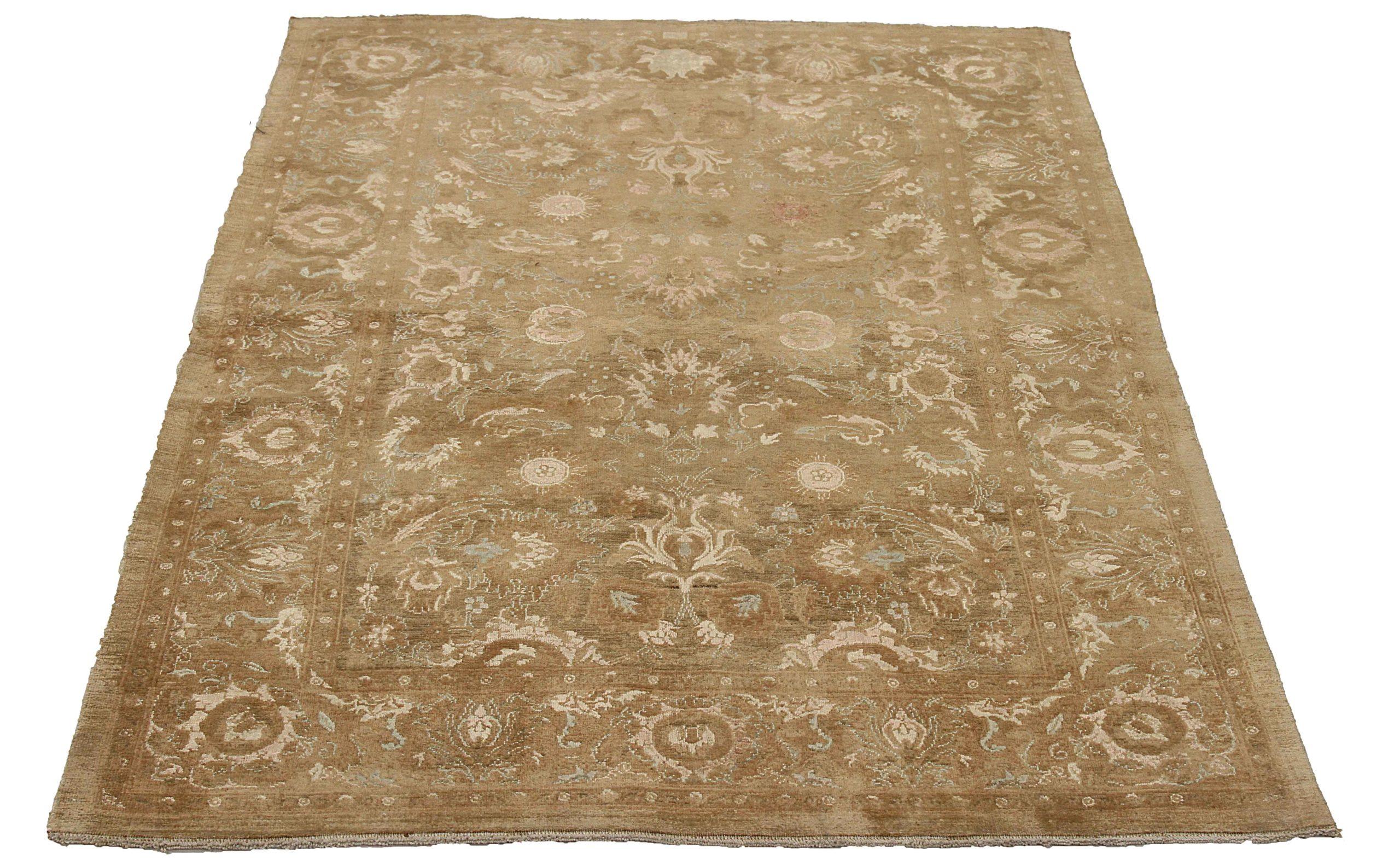 Scopri l'eleganza di questo tappeto Tabriz unico nel suo genere, caratterizzato da tappeti CIRCA del 1990. Progettato con una meticolosa attenzione ai dettagli, questo design esclusivo è perfetto per valorizzare il tuo spazio.