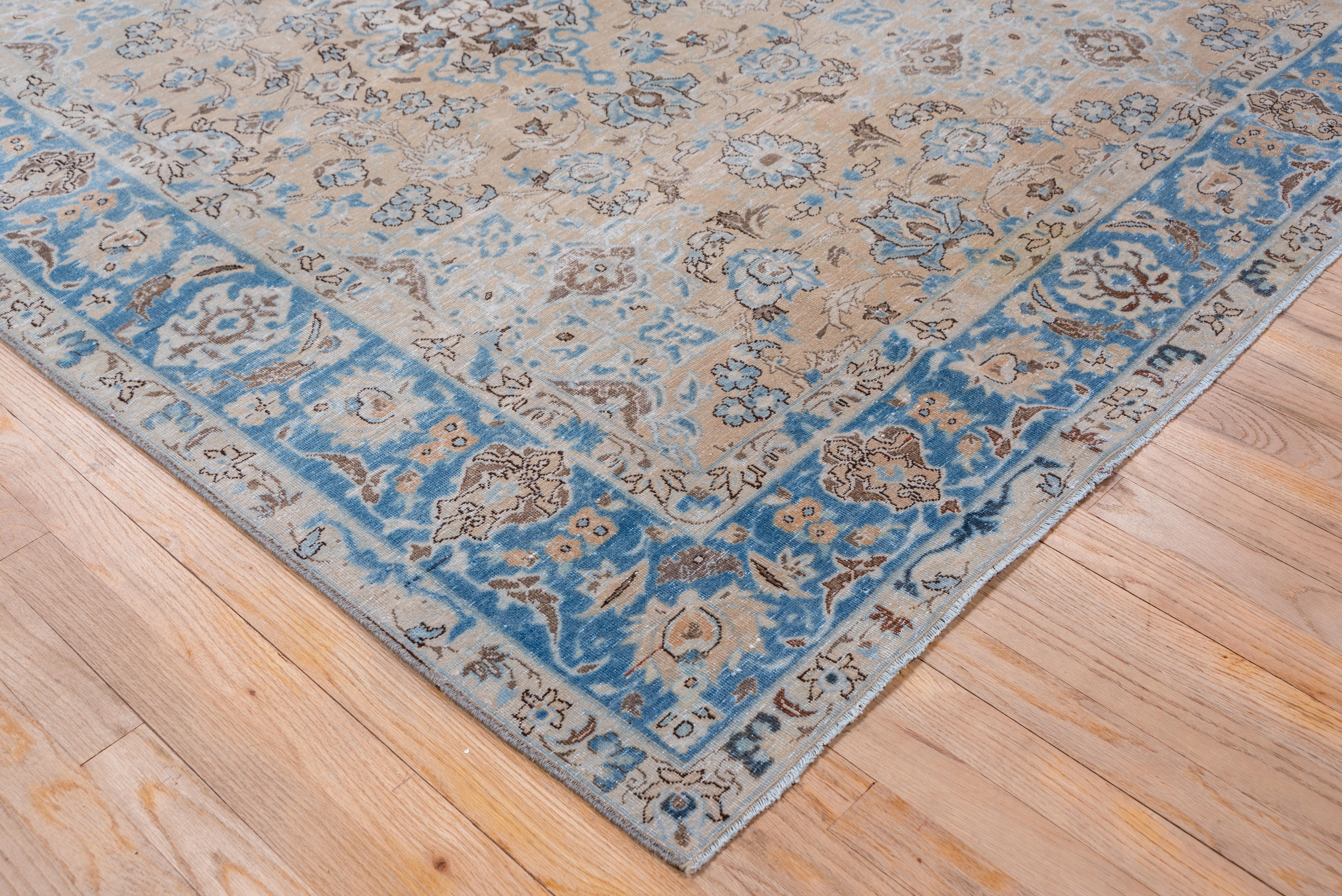 Tabriz Carpet, circa 1940s In Good Condition For Sale In New York, NY