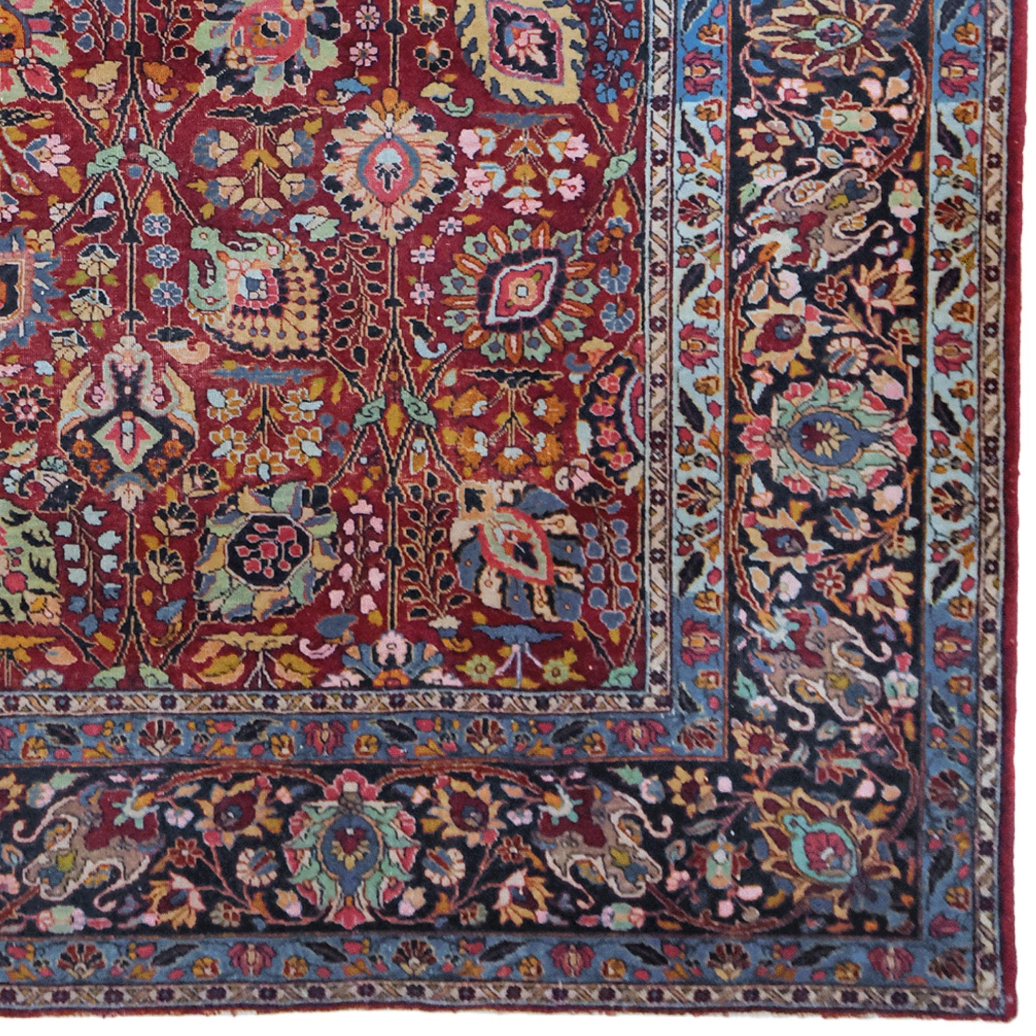 Tabriz Carpet - Vintage Carpet In Good Condition For Sale In Sultanahmet, 34
