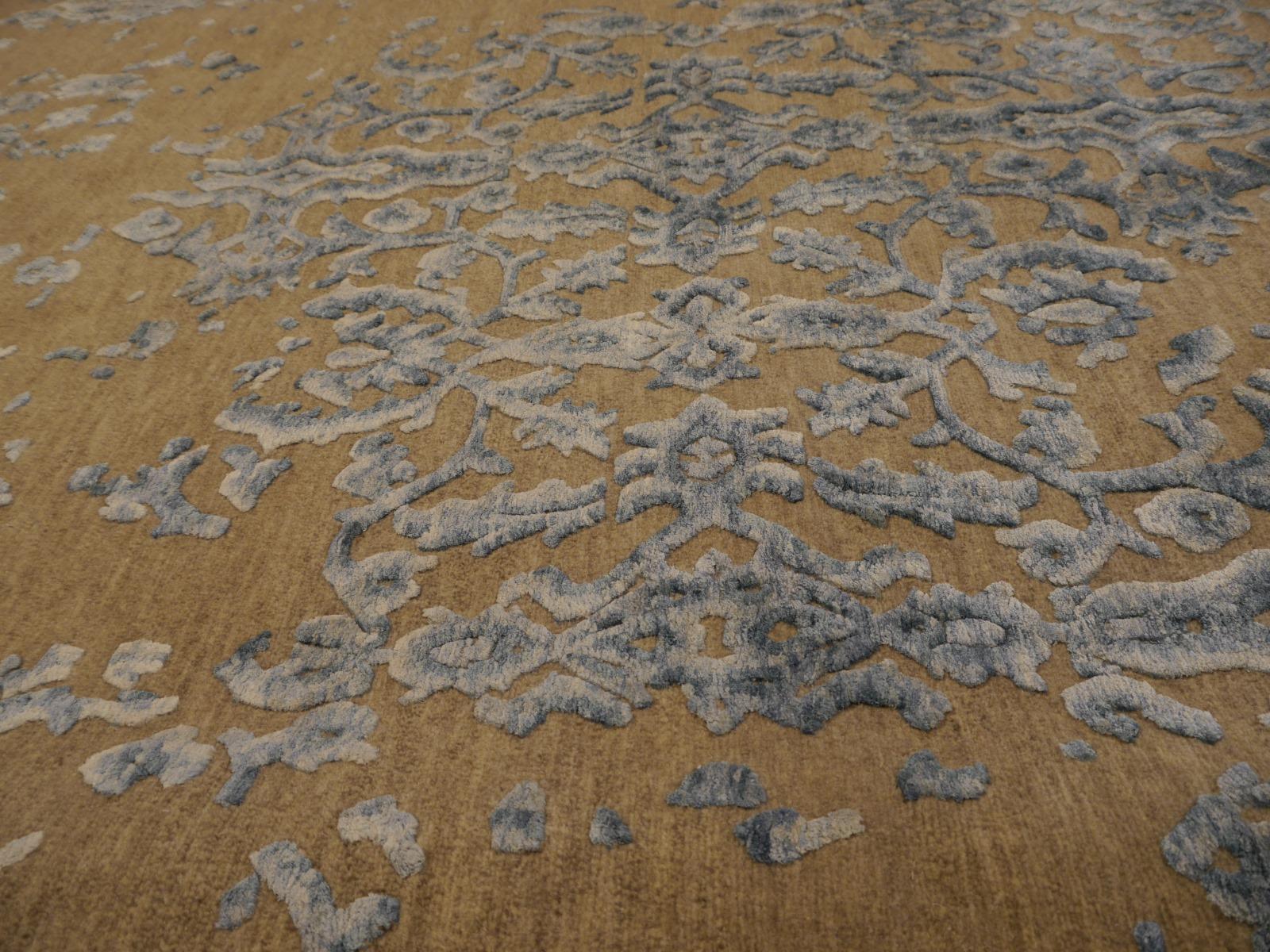 Tappeto persiano Tabriz Erased Modern Design Annodato a mano in lana e seta Tan Blue in vendita 8