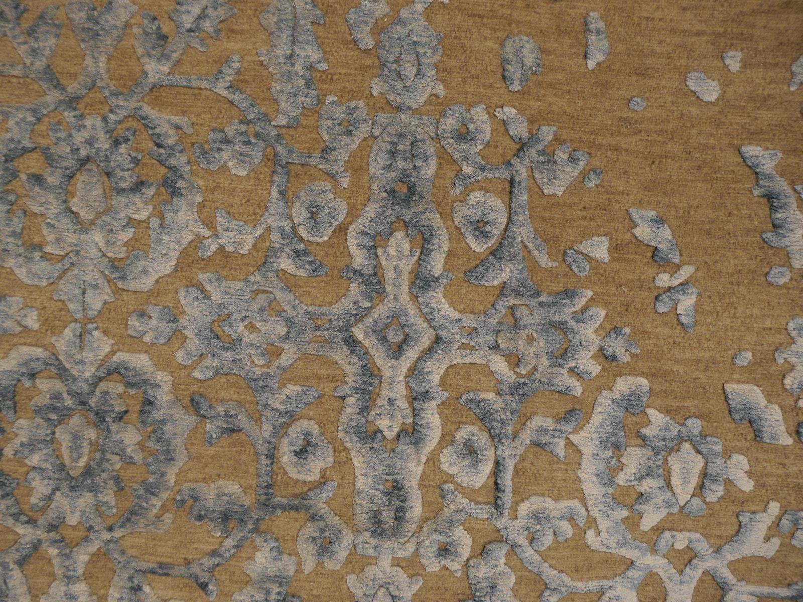 Tabriz-Perserteppich im modernen Tabriz-Design, handgeknüpft aus Wolle und Seide in Hellblau im Angebot 10