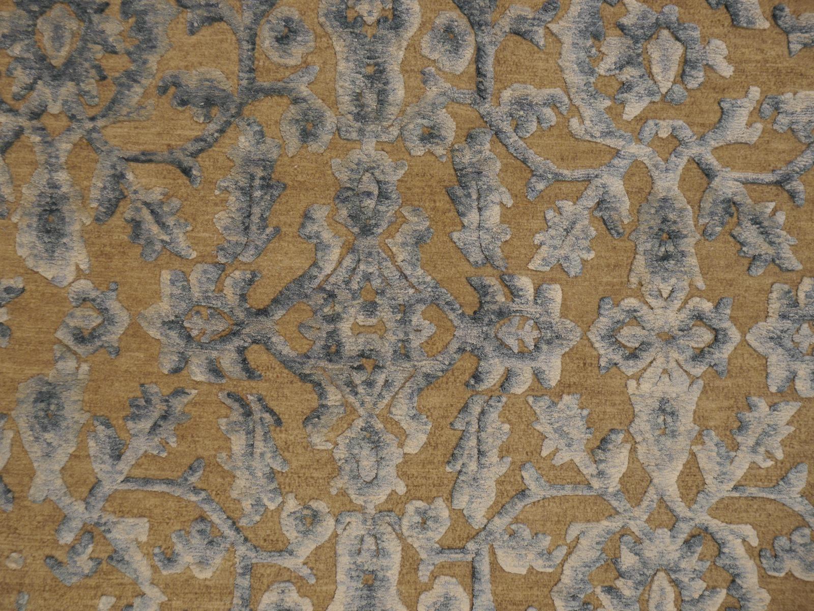 Lana Tappeto persiano Tabriz Erased Modern Design Annodato a mano in lana e seta Tan Blue in vendita