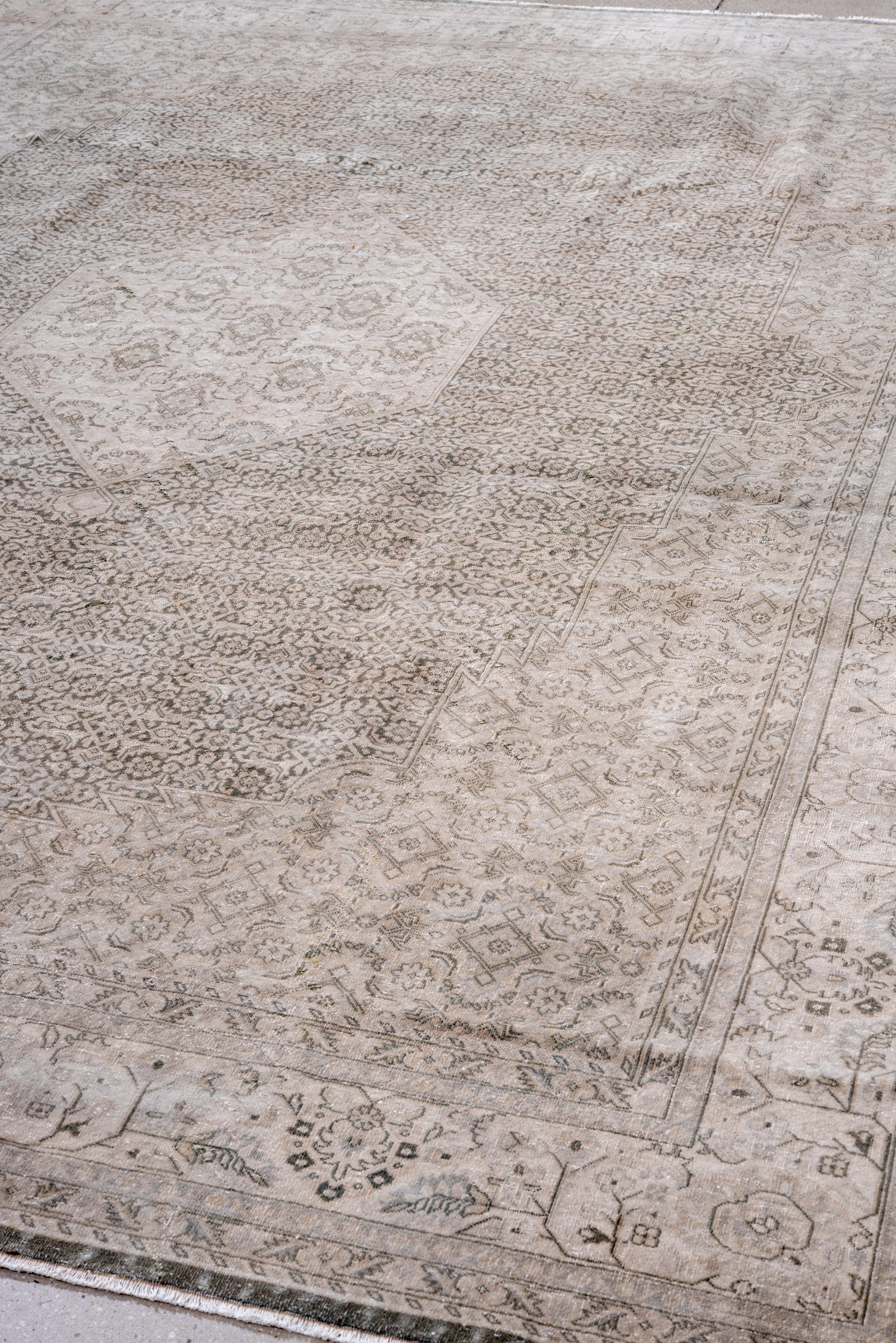 Tabriz Hand Knotted Rug For Sale 1