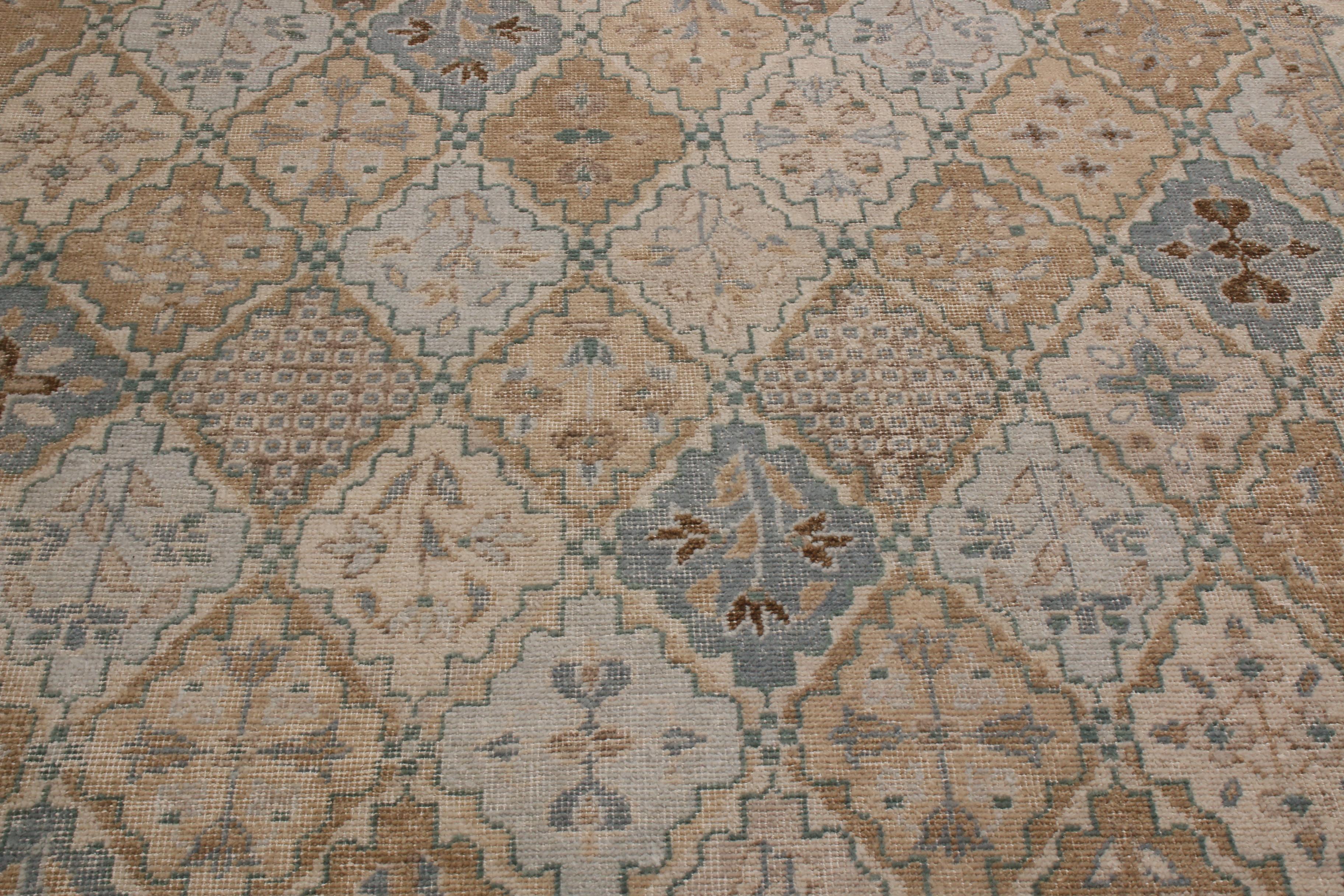 Teppich & Kelim's Homage Tabriz-Wollteppich in Weiß Blau und Gold mit geometrischem Muster (Indisch) im Angebot
