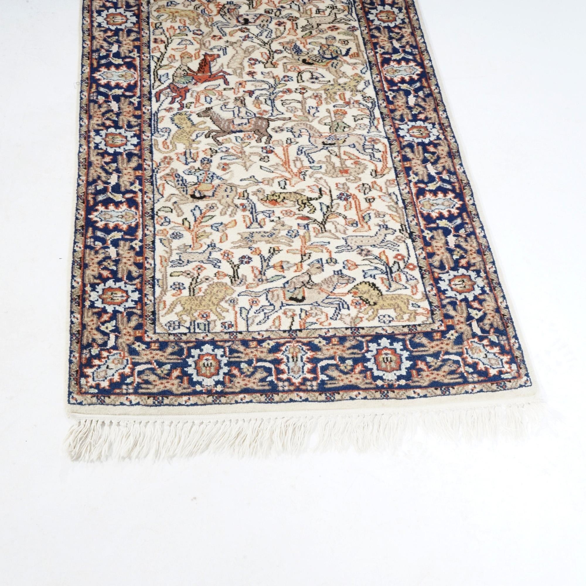 Orientalischer Jagdteppich aus Wolle mit Figuren und Tieren aus Täbris, 20. Jahrhundert im Angebot 1