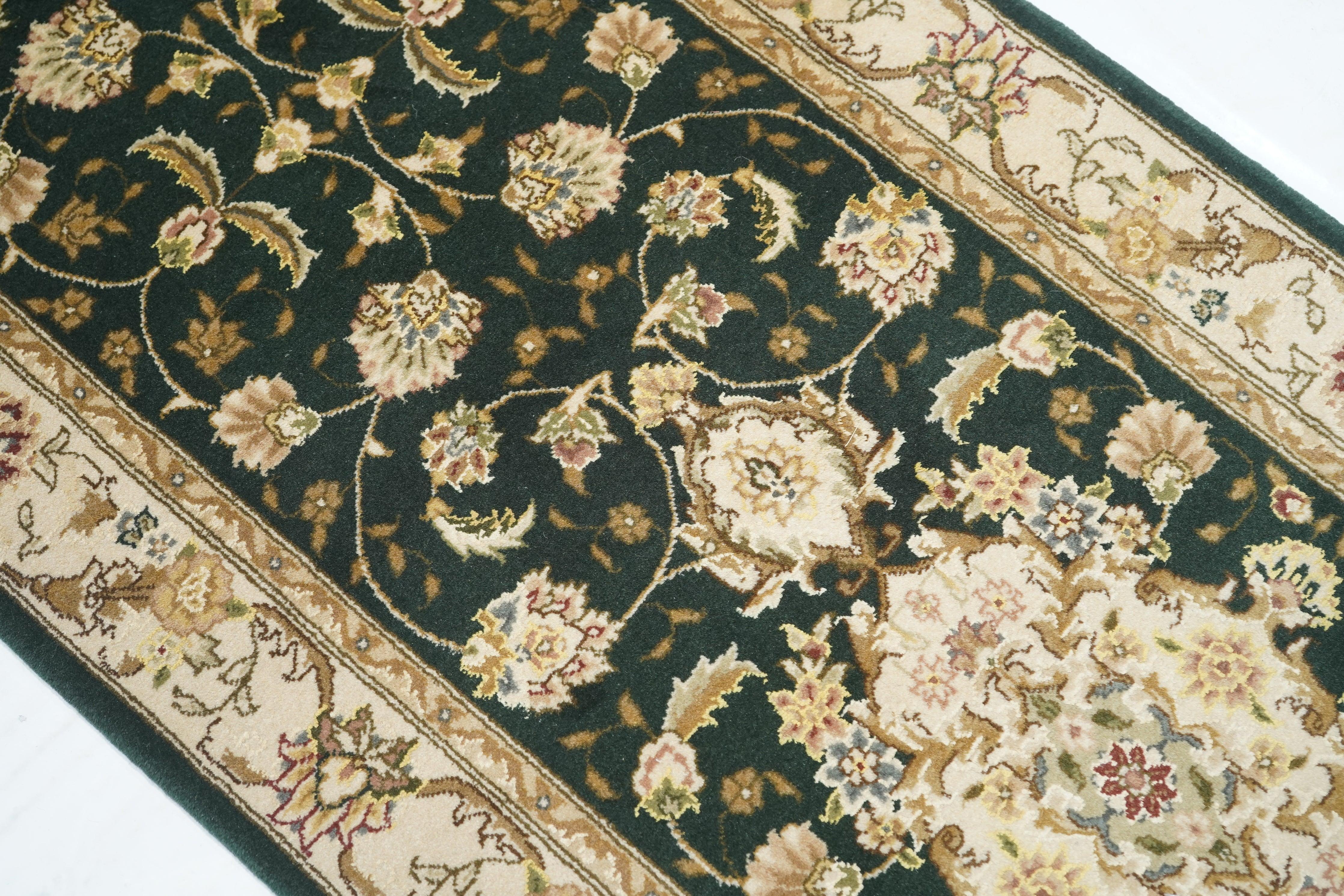 XXI secolo e contemporaneo Tappeto Tabriz in lana dal design persiano 2'3'' x 10'0'' in vendita