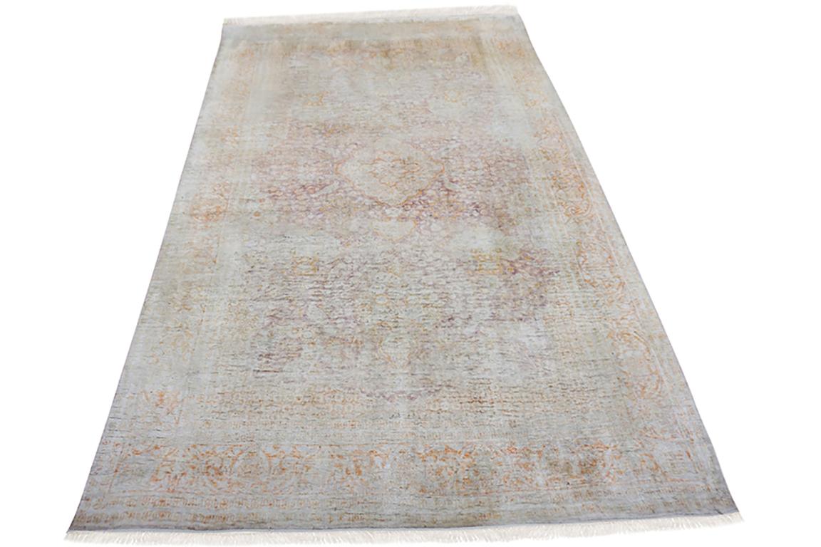 Hand-Knotted Tabriz Rug 4' 6