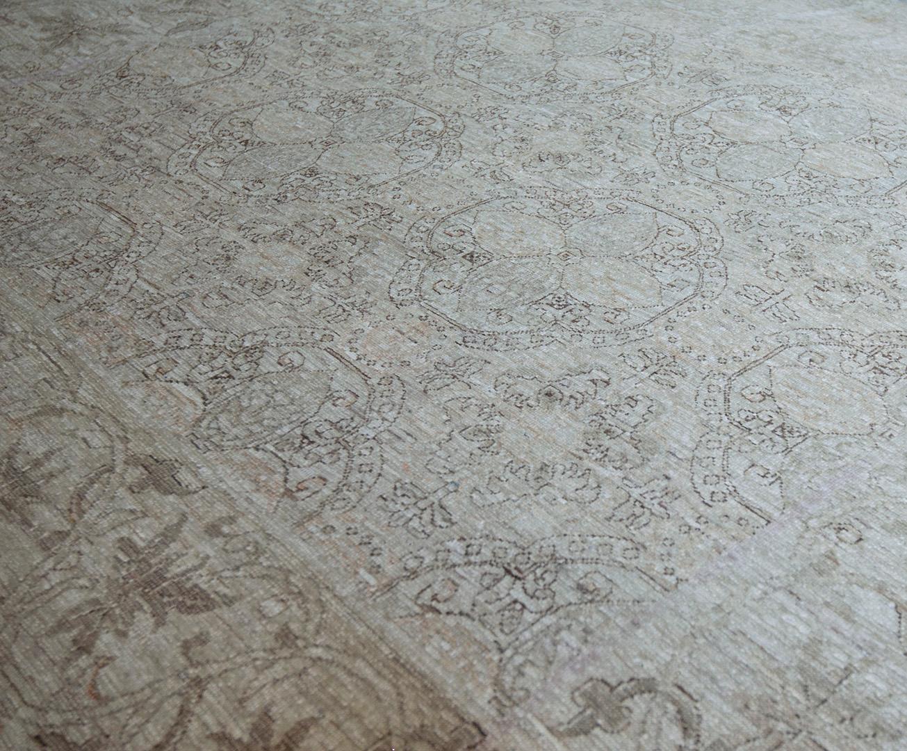 100% Wool Hand-knotted Ivory Floral Tabriz Inspired Rug In New Condition For Sale In West Hollywood, CA