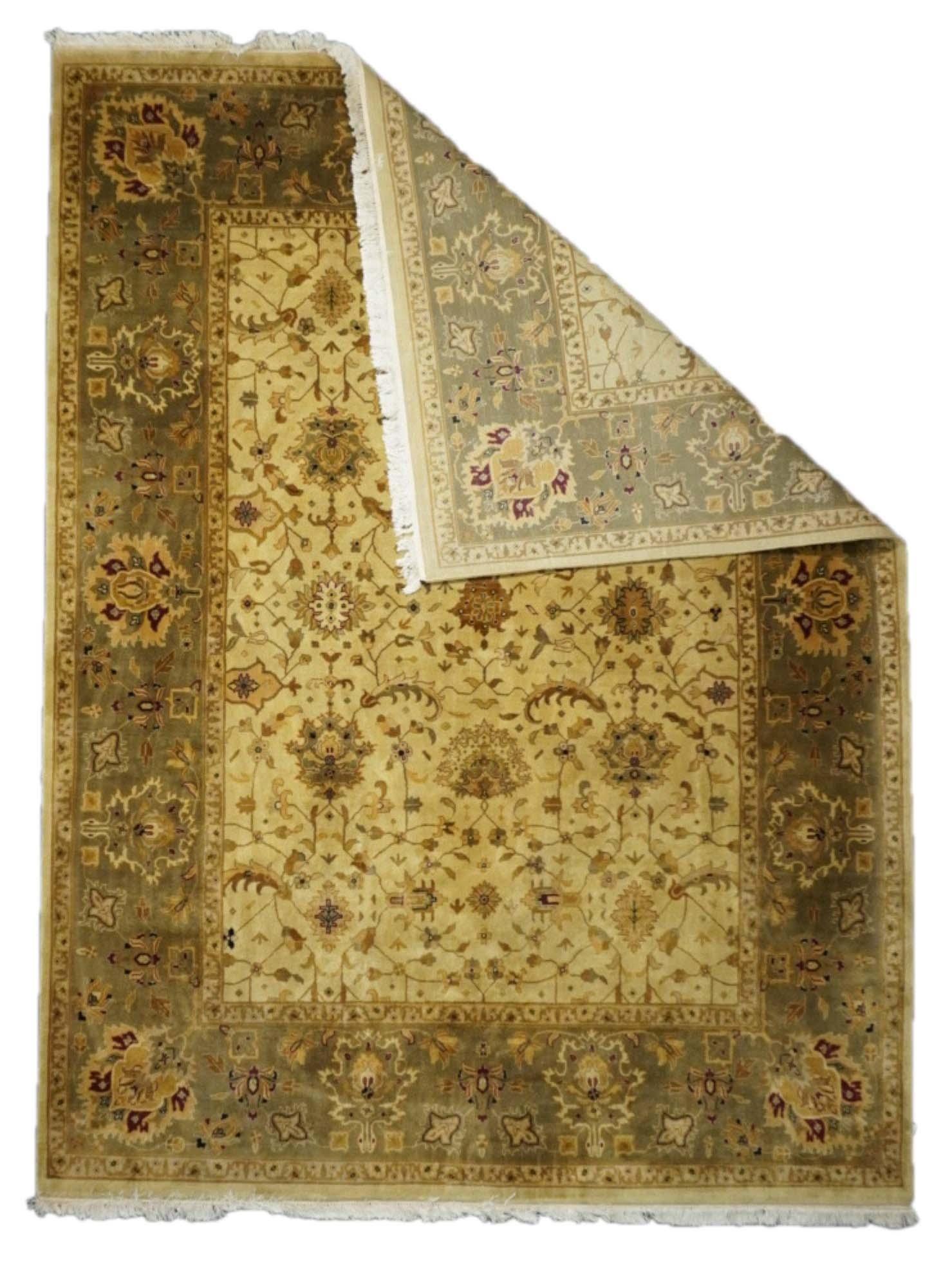 Tabriz Teppich 9'1'' x 12'2''. Bezieht sich auf ein sehr breites Spektrum an subkontinentalen Stücken, sowohl in Flor- als auch in Flachgewebe, in praktisch jedem Stil und jeder Webqualität, ab dem 17. Jahrhundert, aus Agra, Delhi, Mirzapur,