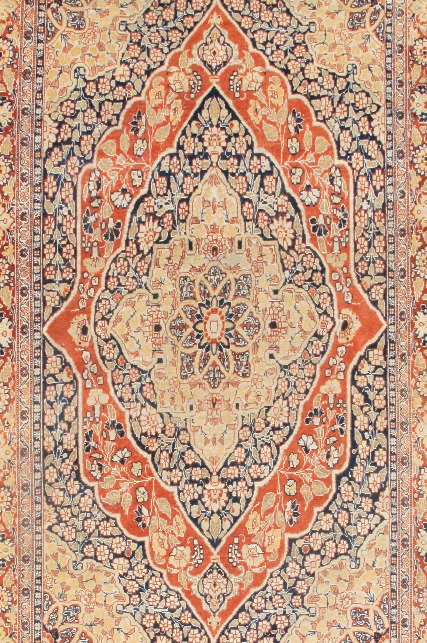 Täbris-Teppich (Handgeknüpft) im Angebot