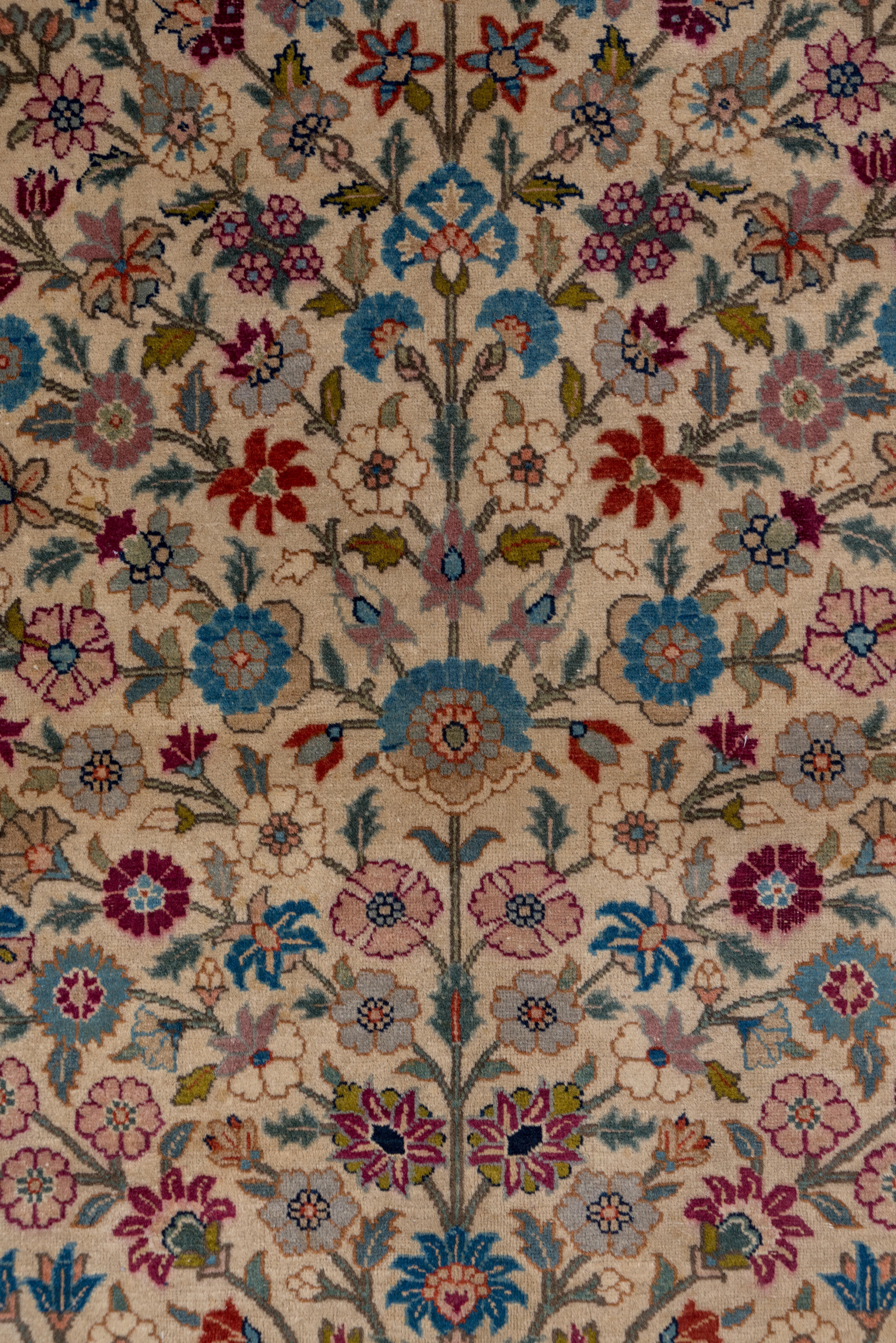 Täbris-Teppich mit zentralem Medaillon aus Täbris – Allover-Design (Wolle) im Angebot