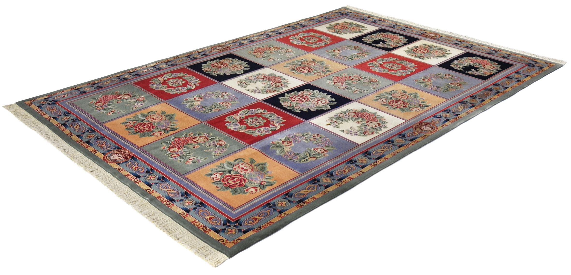 20th Century Tabriz Rug Wool Hand Knotted Flowers Pattern For Sale