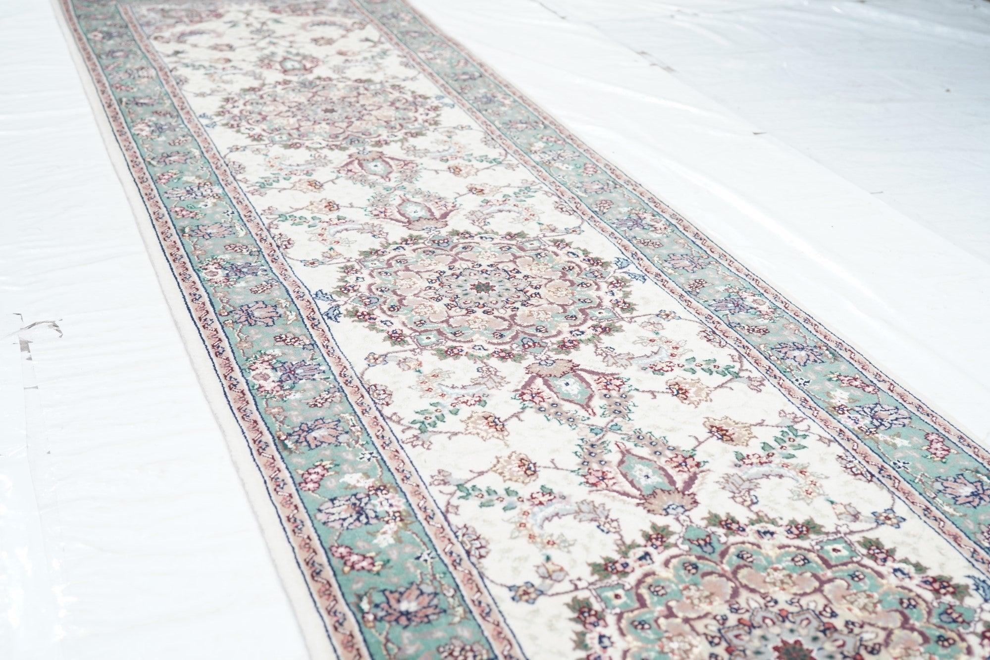 Lana Runner Tabriz 2'6'' x 10'0'' in vendita
