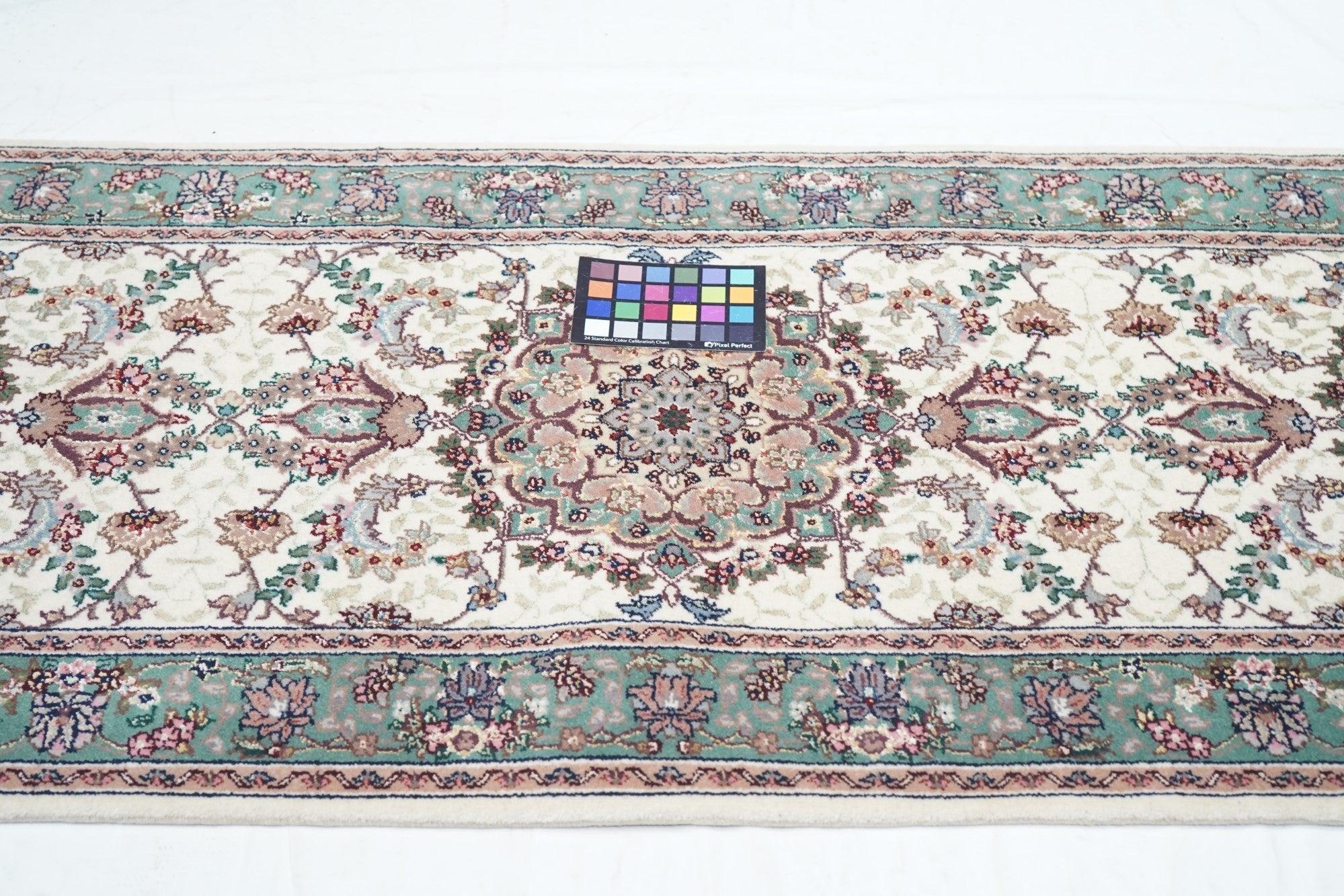 Runner Tabriz 2'6'' x 10'0'' in vendita 2