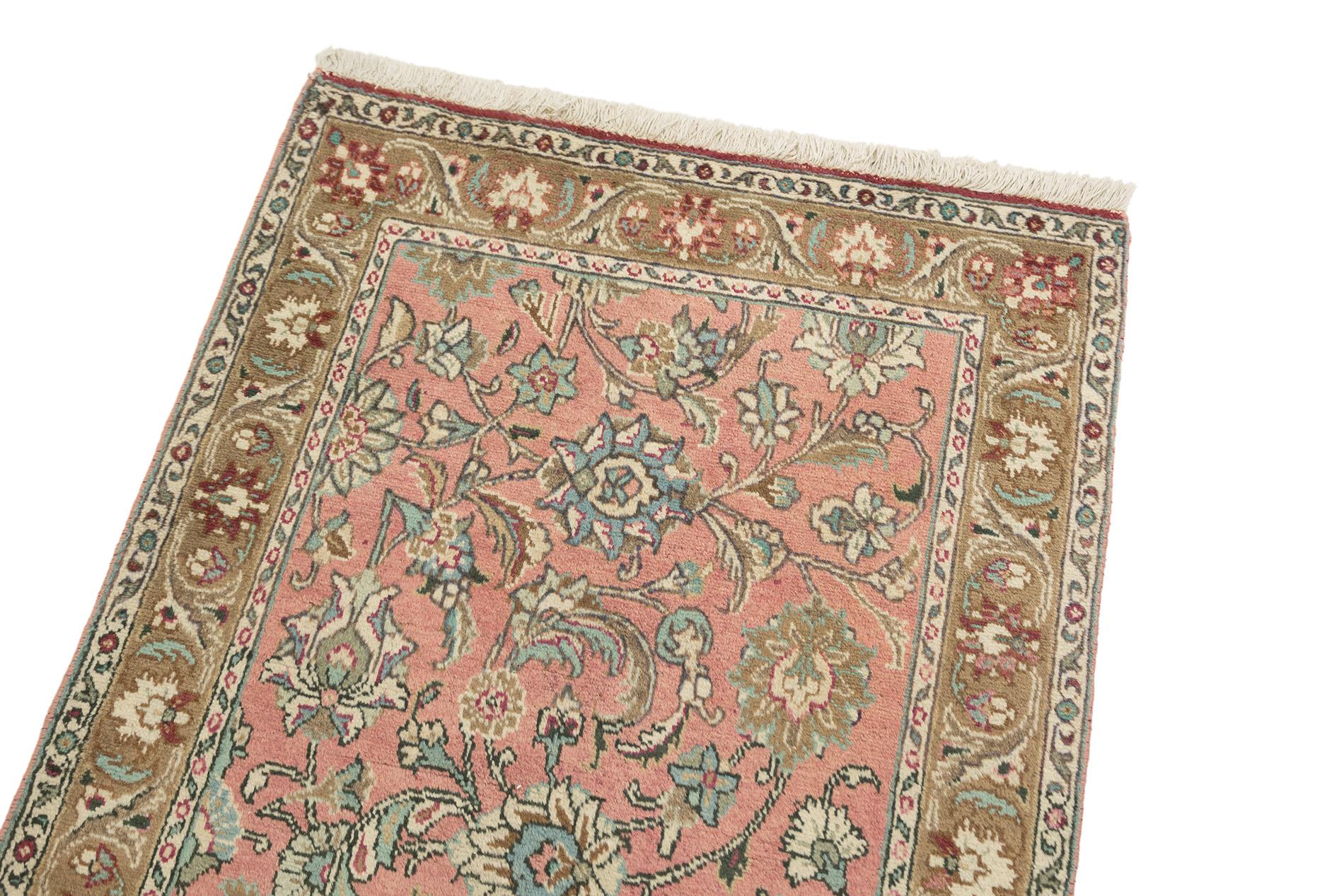 Traves de Mesa Tabriz, Anudado a Mano, 12,2 × 3 pies - Rosa, Beige y Azul Claro Anudado a mano en venta