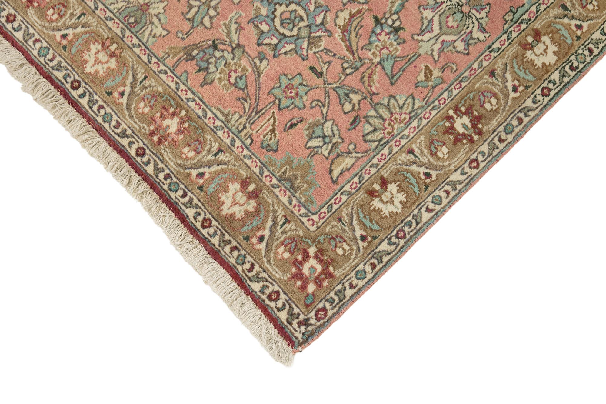 Traves de Mesa Tabriz, Anudado a Mano, 12,2 × 3 pies - Rosa, Beige y Azul Claro en Excelente estado para la venta en North Bergen, NJ