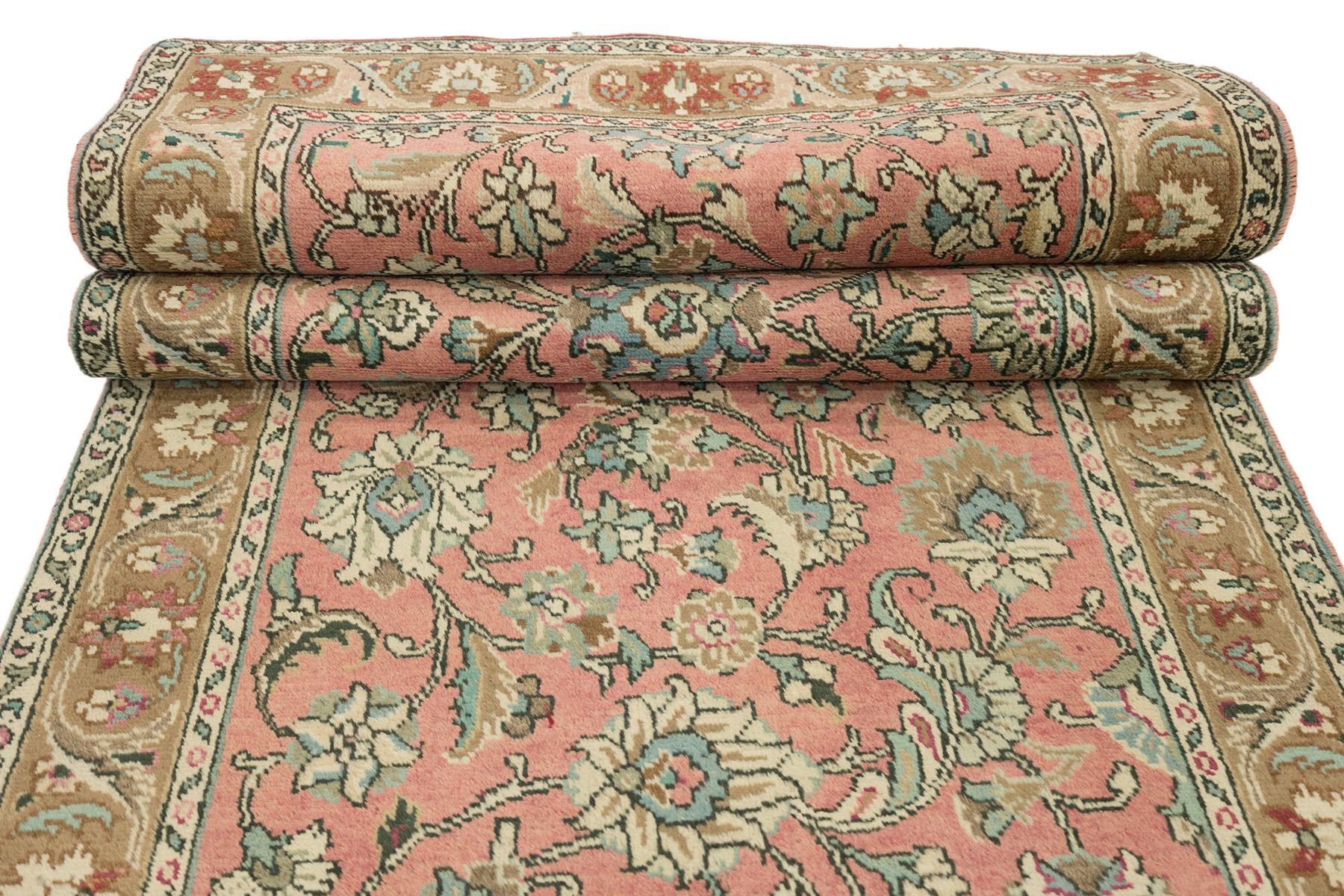 Traves de Mesa Tabriz, Anudado a Mano, 12,2 × 3 pies - Rosa, Beige y Azul Claro Lana en venta