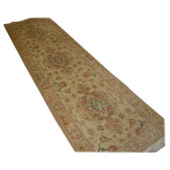 Tabriz Runner in Lambs Wool