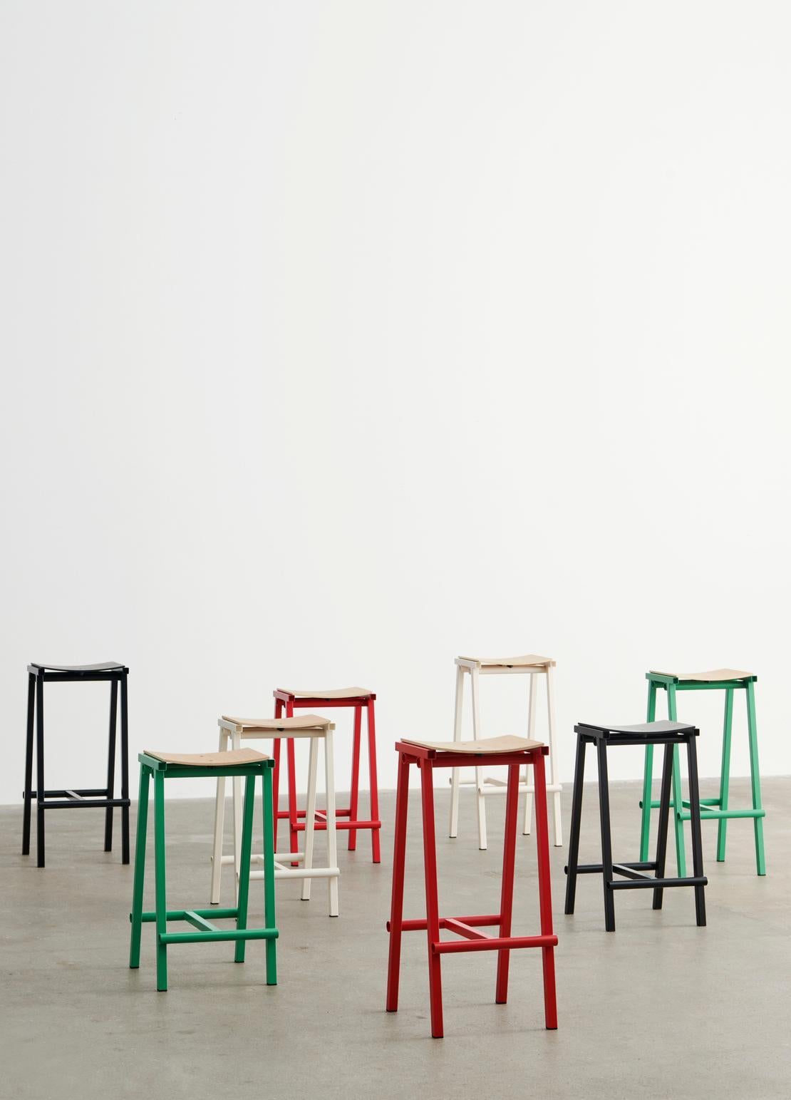 Acier Taburete 8 Tabouret de bar bas, noir, acier poudré / Marc Morro pour HAY en vente