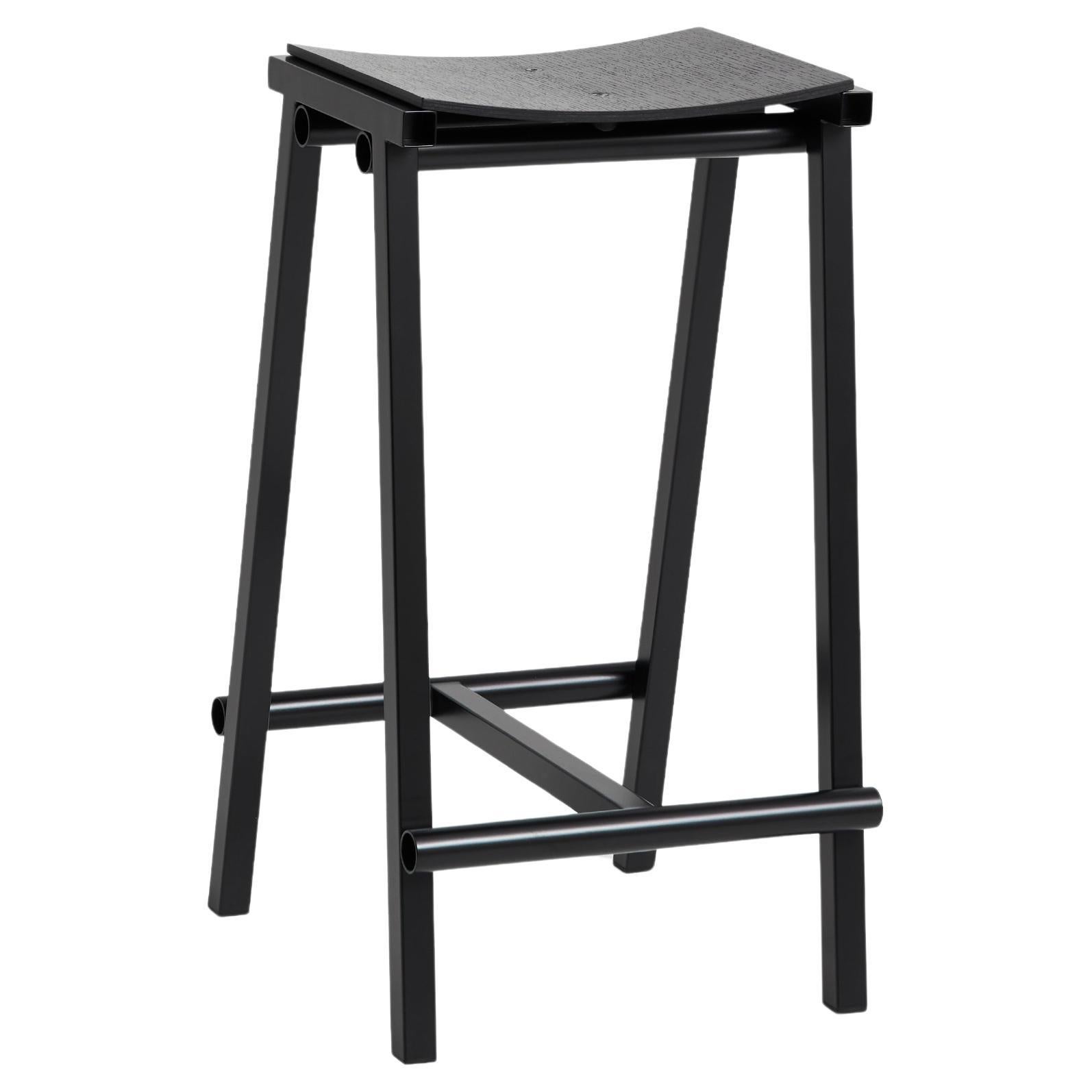 Taburete de bar Taburete 8 bajo, negro, acero con recubrimiento de polvo / Marc Morro para Hay