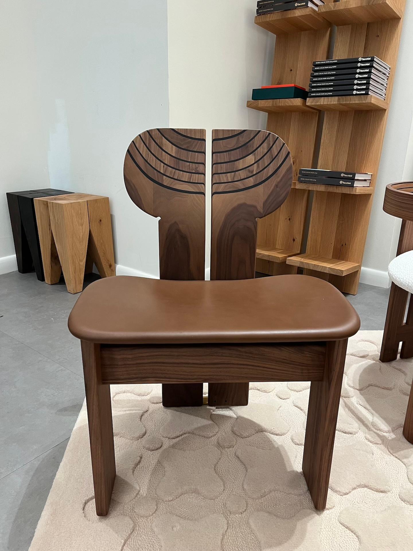 Sedia Tacchini Africa in pelle e noce di Afra & Tobia Scarpa in STOCK In condizioni ottime in vendita a New York, NY