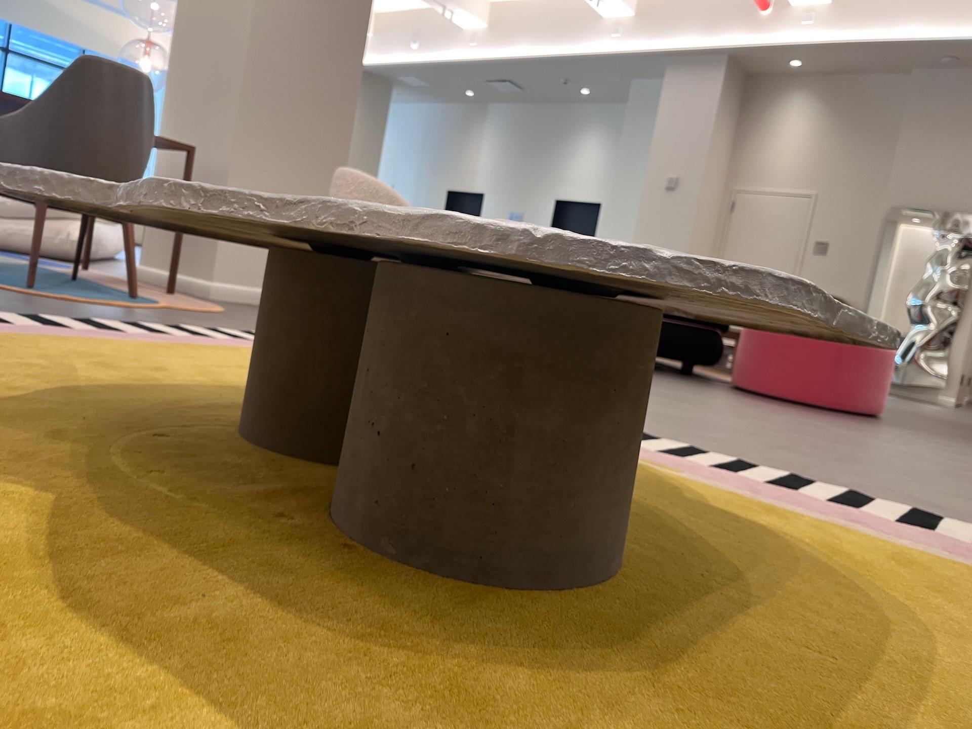 XXIe siècle et contemporain Table basse Tacchini Brut de Roberto Sironi en stock en vente