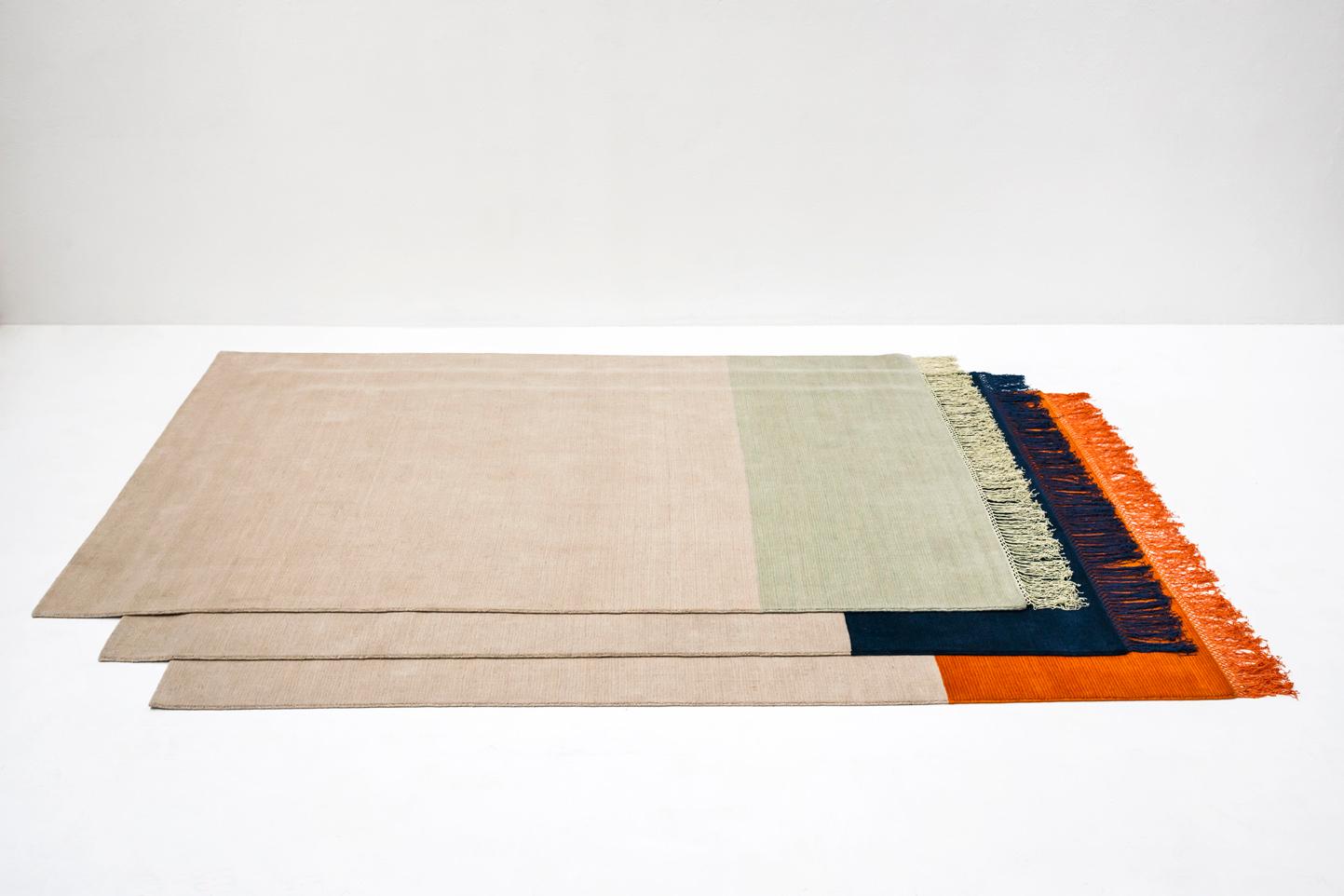 Ancient wisdom and contemporary spirit weave together in this collection of carpets, hand weaved by skilled artisans. The yarn is fixed to the loom to create a longitudinal warp on which, working from the bottom towards the top, a weave of