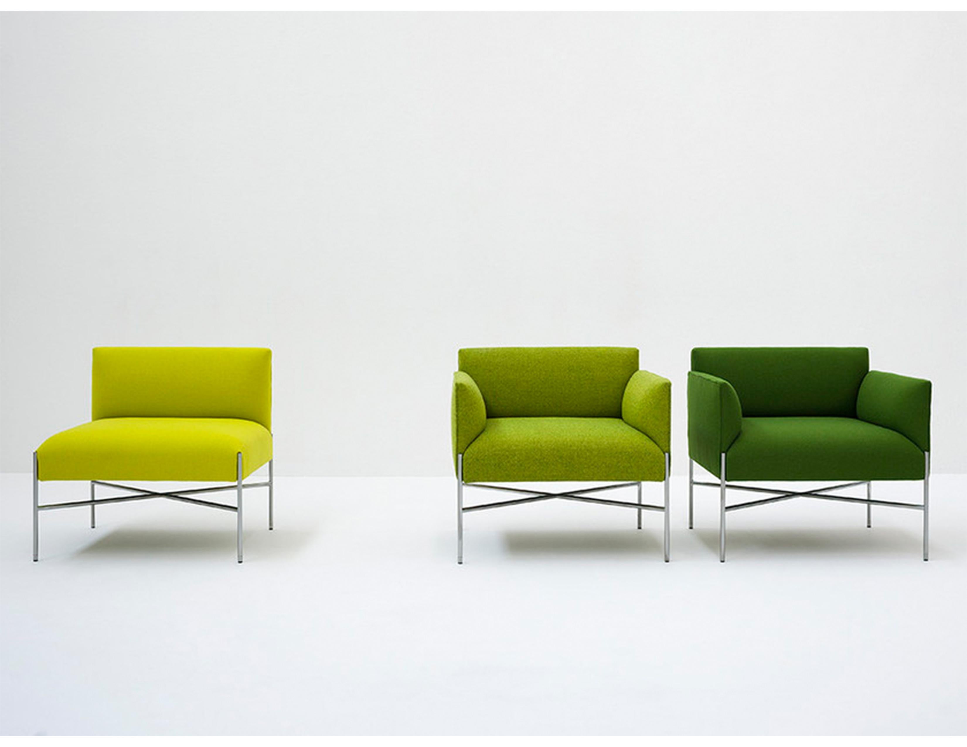 Chill-out is a system of sofas and armchairs that can stand alone or create a vast range of different linear or corner compositions. It features a light, slim base and cozy, comfortable cushioning, to which back and armrests can be added. An ideal
