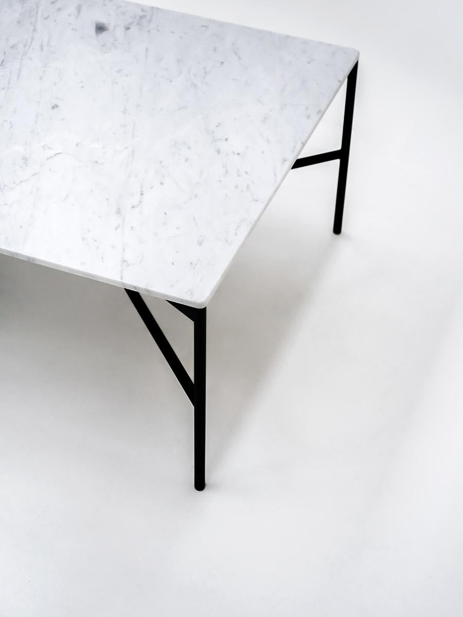 Marbre Table basse Tacchini Chill-Out en marbre conçue par Gordon Guillaumier en vente