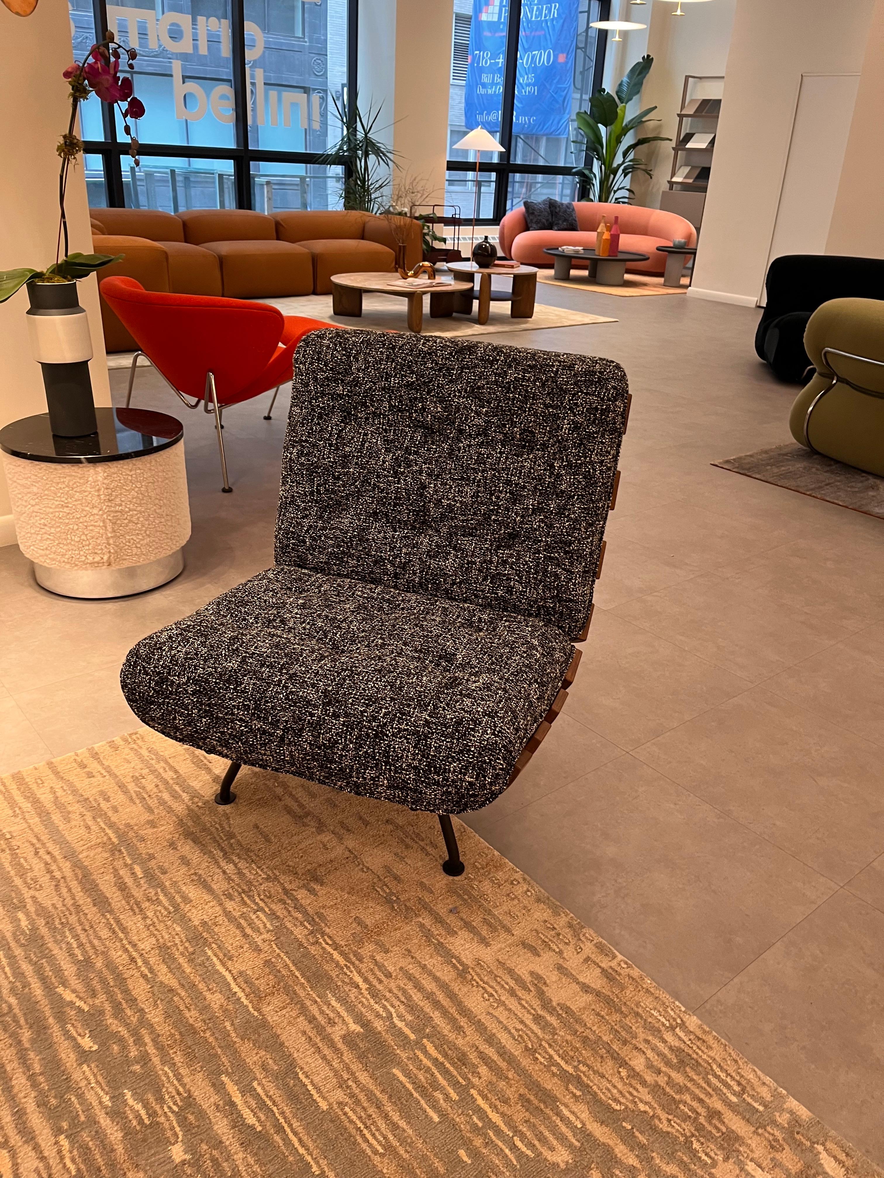 upholstered in Eremurus 05 - cat E
Frame: walnut
Tacchini is delighted to reissue Costela by Martin Eisler, icon of Brazilian 1950s design. An elegant yet informal armchair. With its sensual aesthetic, natural materials and intelligent design, it