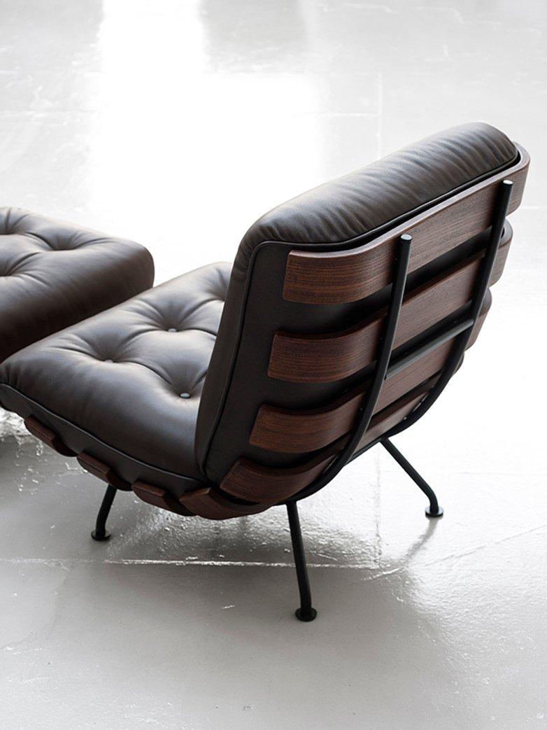 Tacchini est ravi de rééditer Costela de Martin Eisler, icône du design brésilien des années 1950. Un fauteuil à la fois élégant et informel. Avec son esthétique sensuelle, ses matériaux naturels et son design intelligent, il offre une